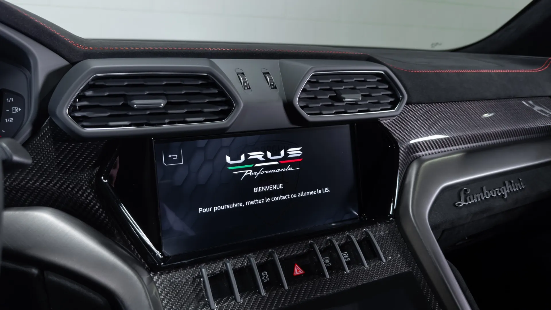 Lamborghini Urus — photo 27