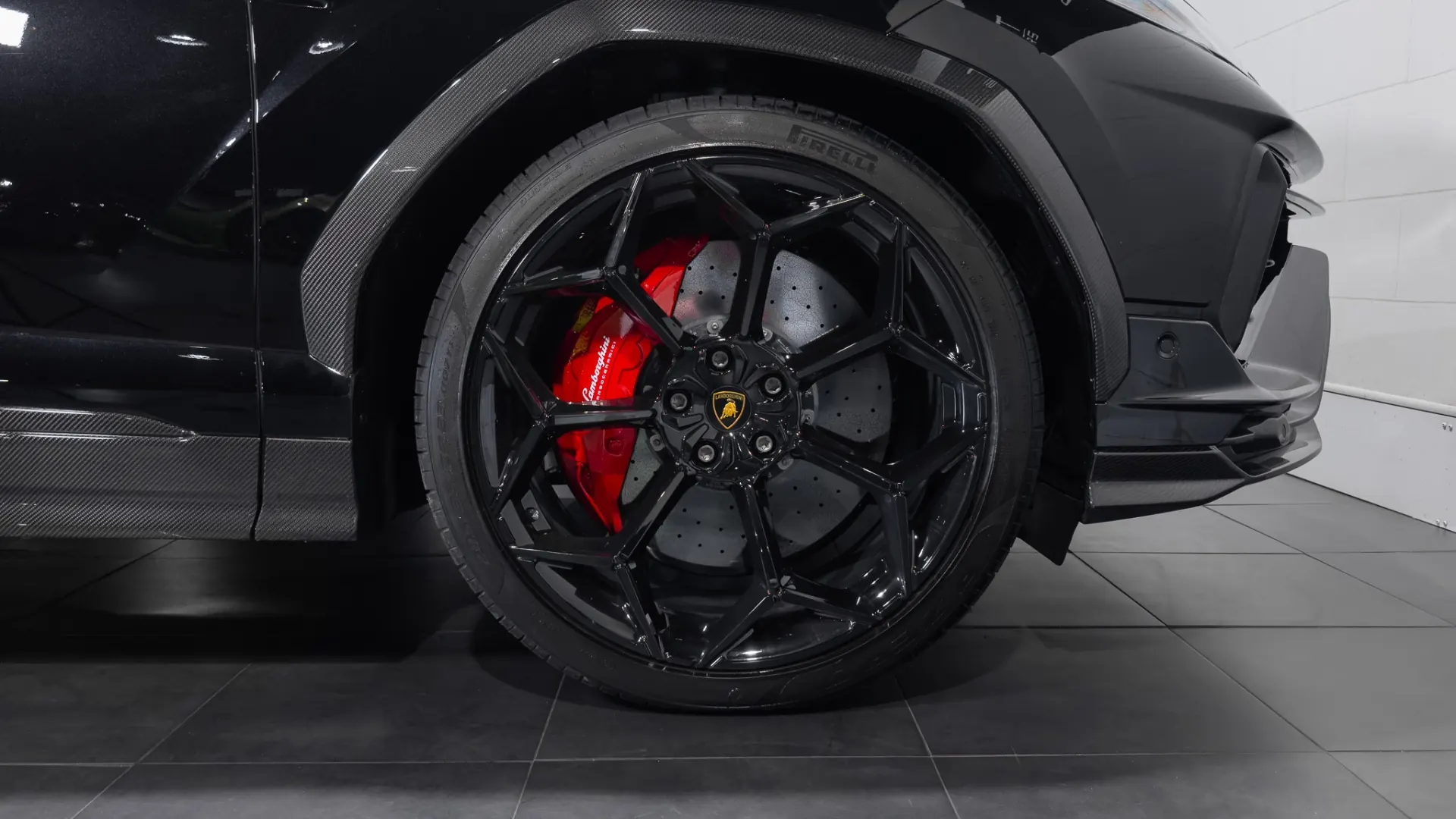 Lamborghini Urus — photo 14