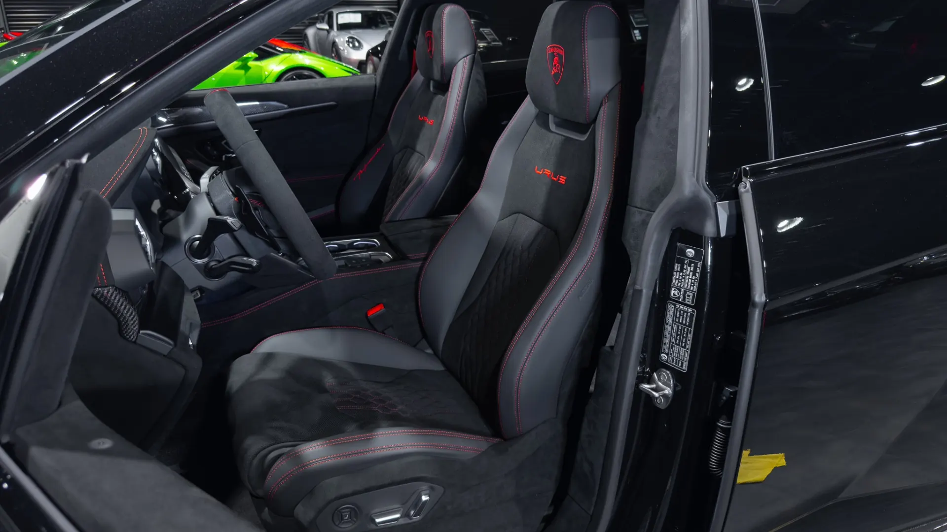 Lamborghini Urus — photo 18