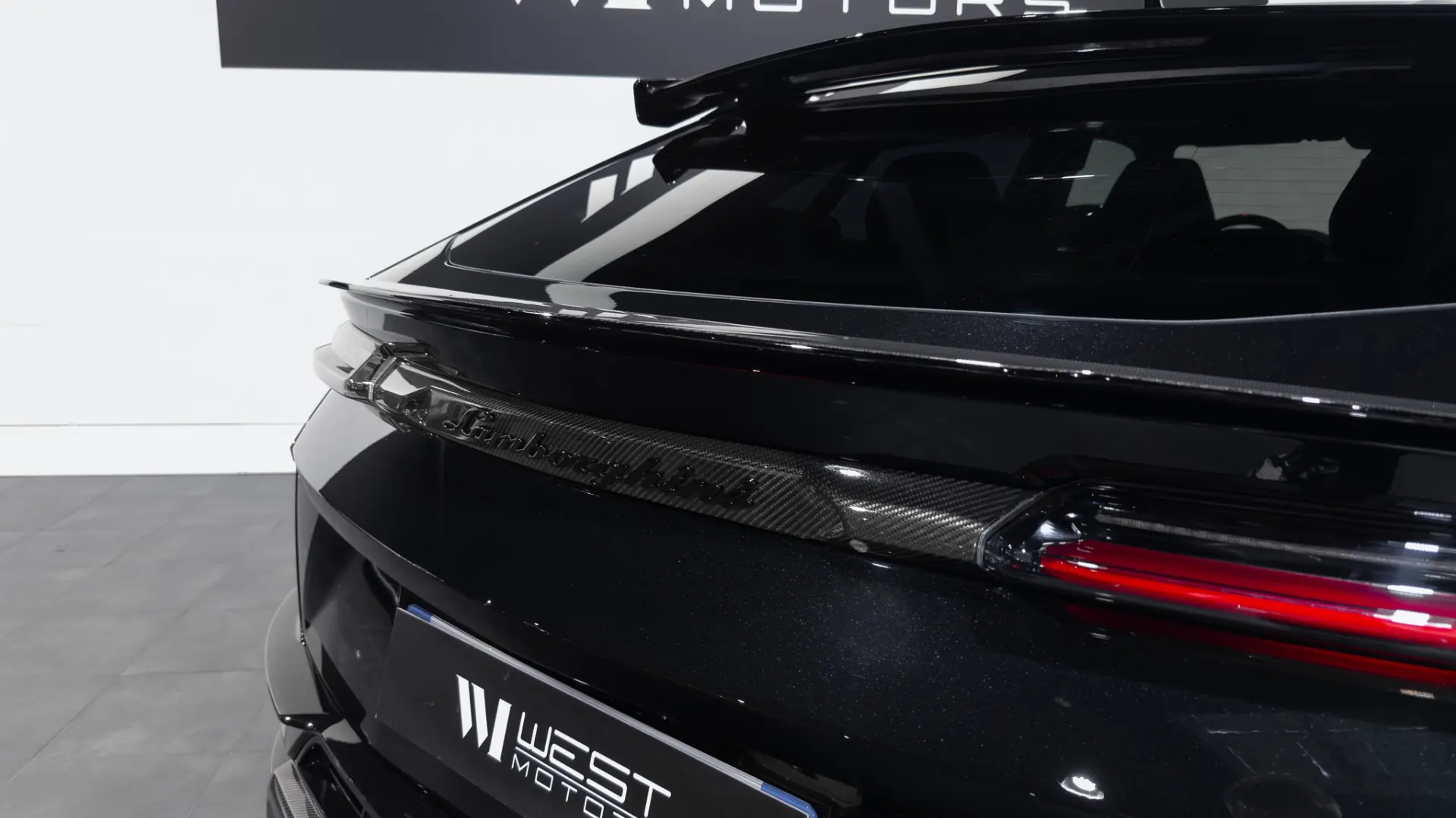 Lamborghini Urus — photo 8