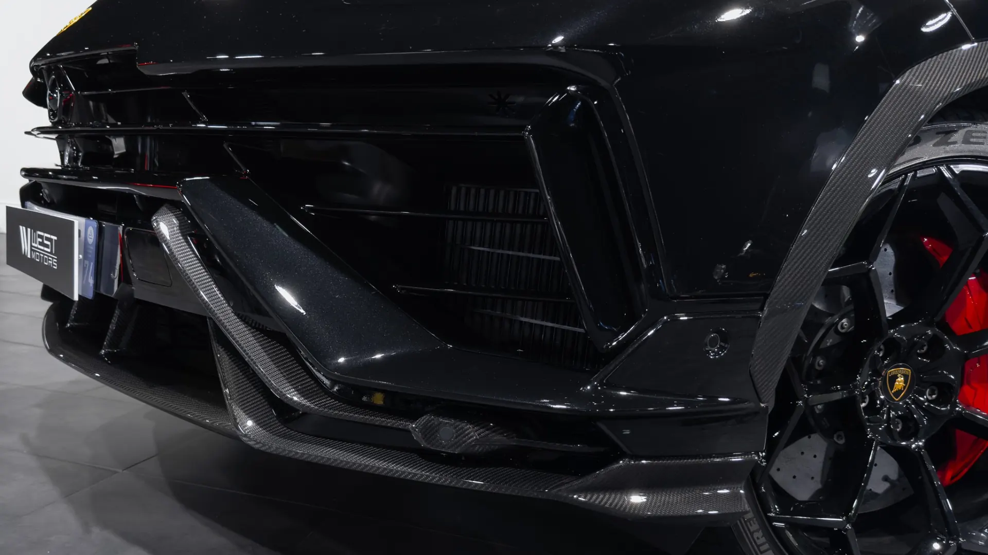 Lamborghini Urus — photo 13