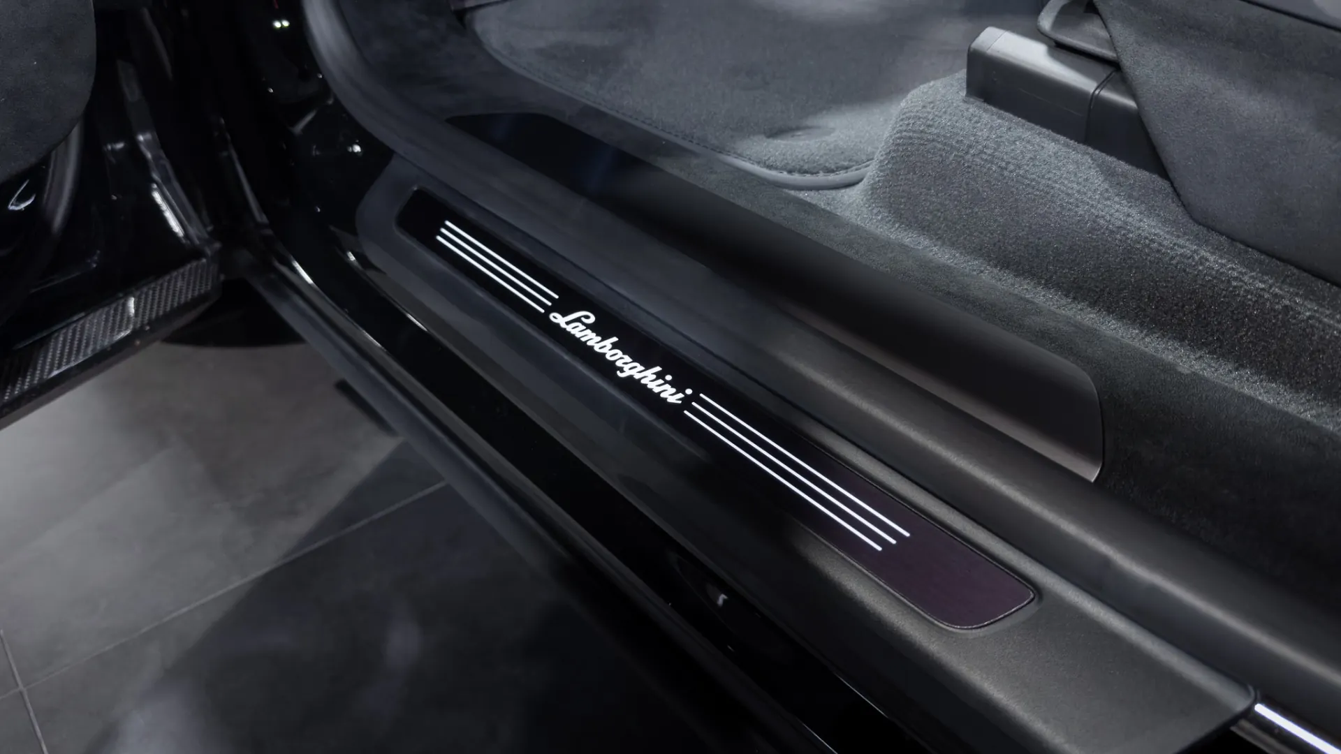 Lamborghini Urus — photo 22