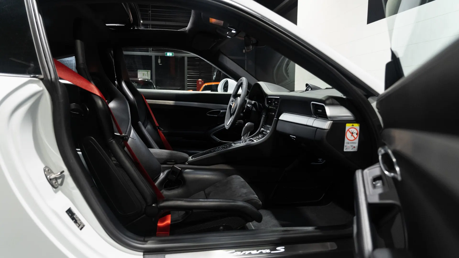 Porsche 911 — photo 7