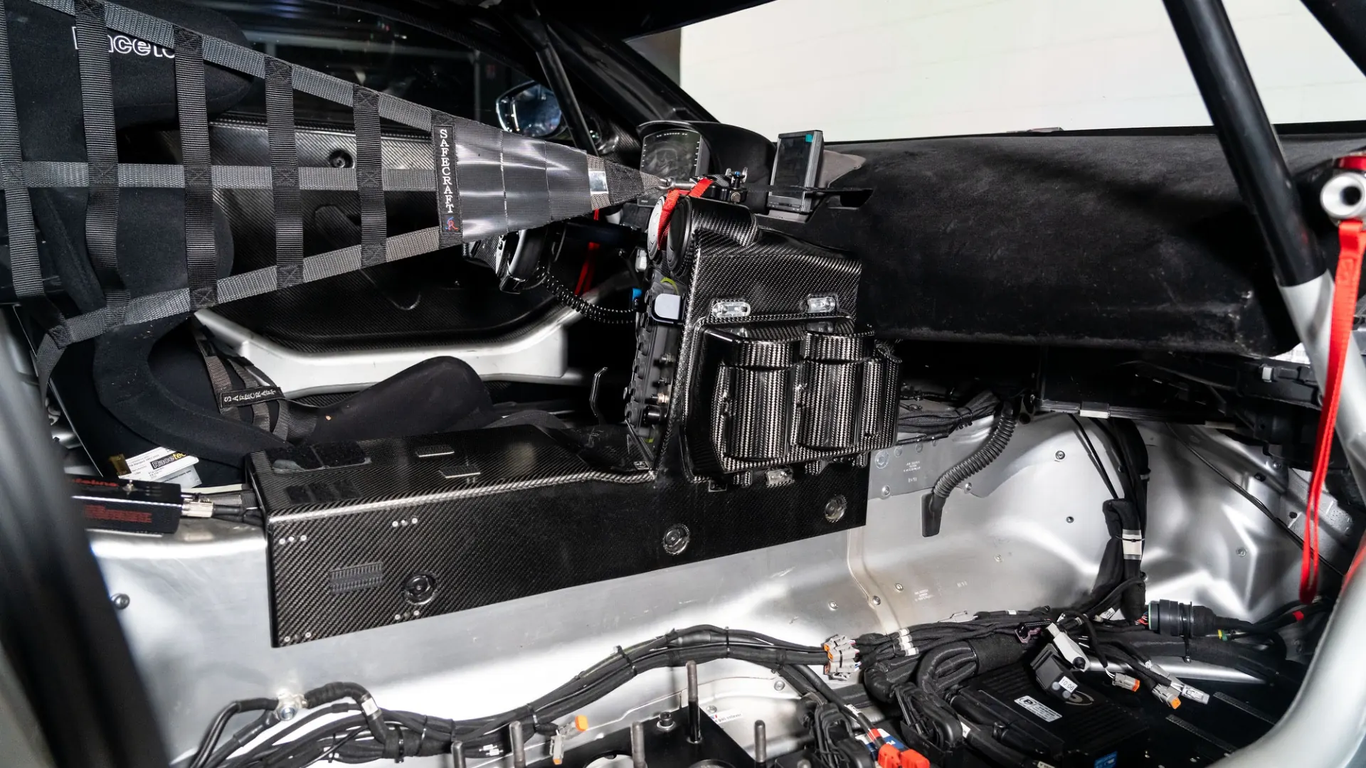 Aston Martin Vantage — photo 20