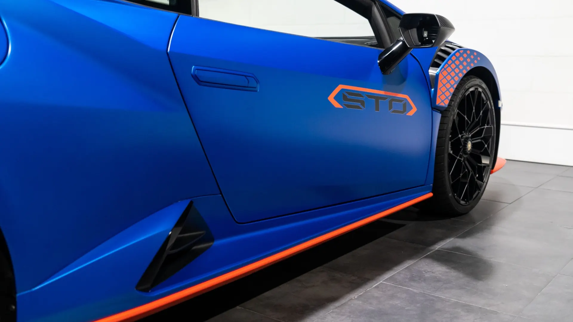 Lamborghini Huracan — photo 12