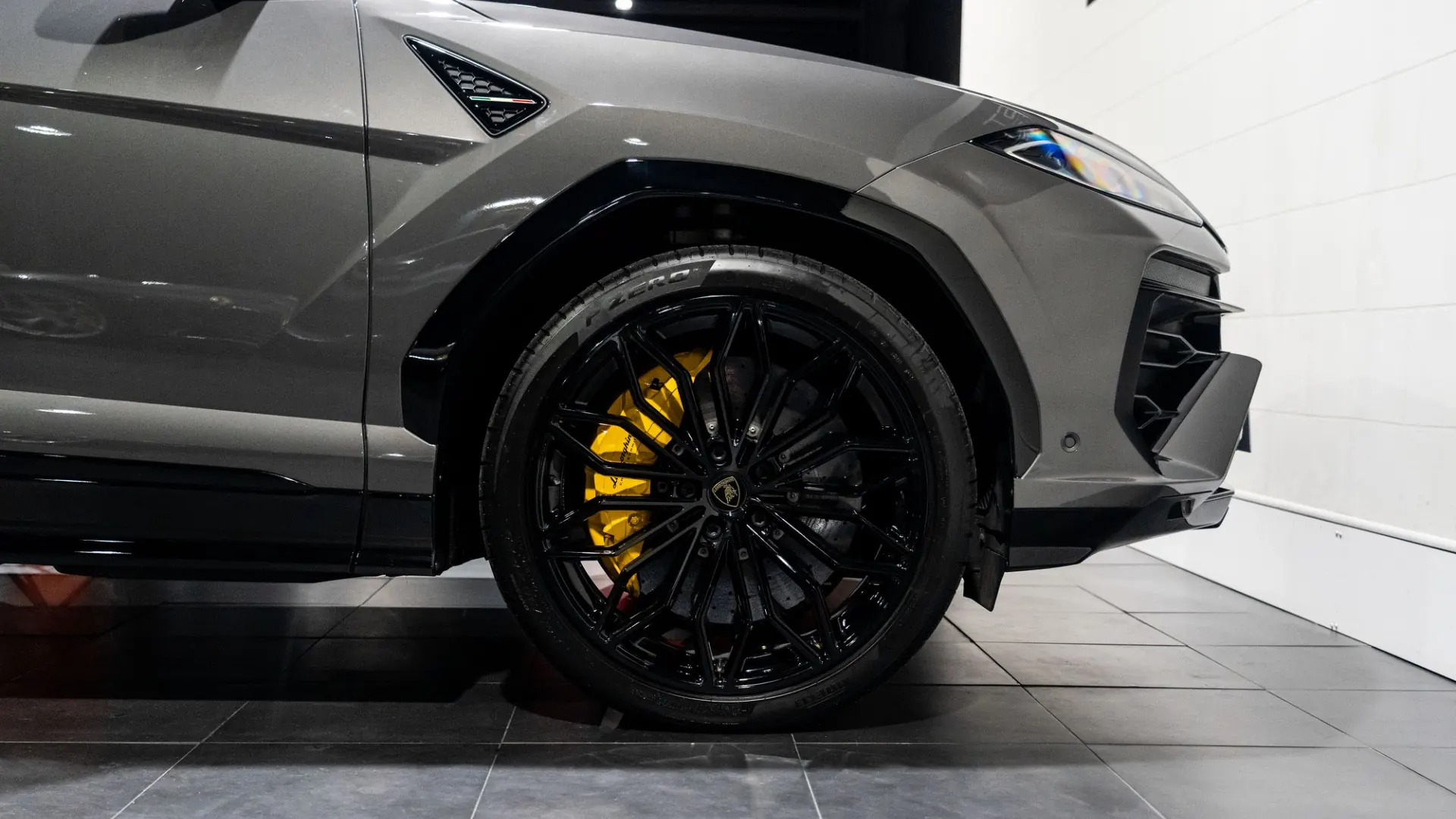 Lamborghini Urus — photo 7