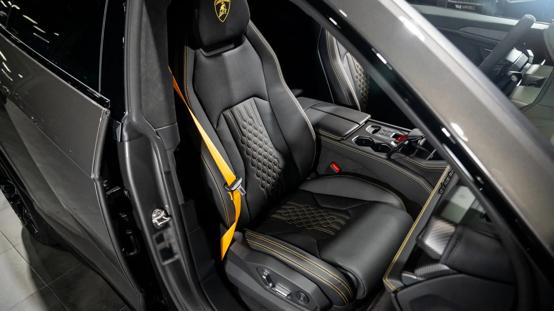 Lamborghini Urus — photo 10