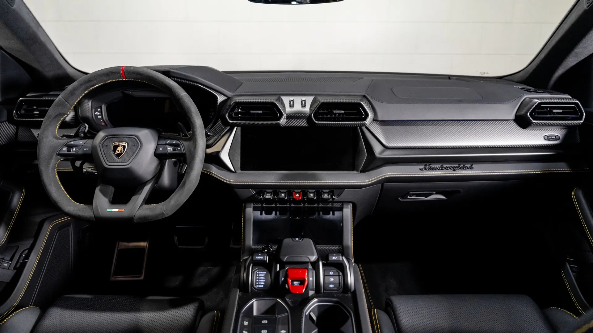 Lamborghini Urus — photo 8