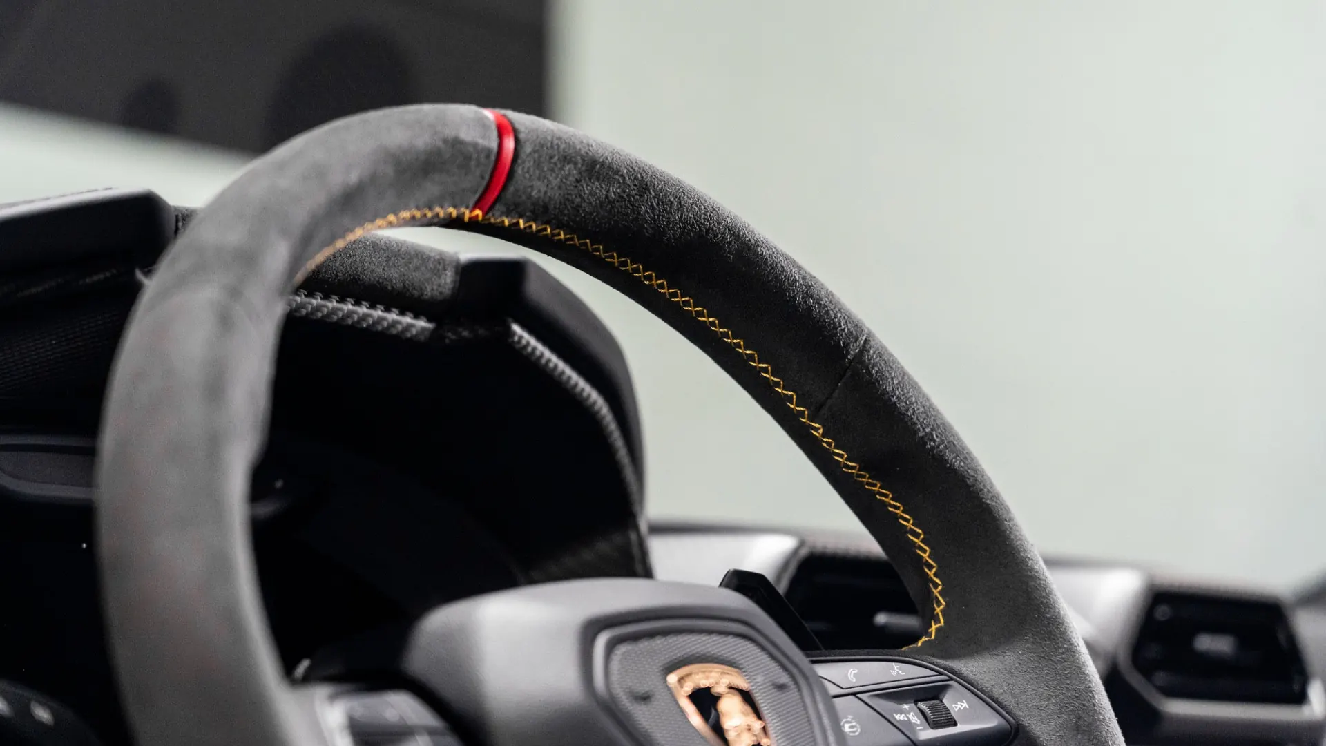 Lamborghini Urus — photo 18