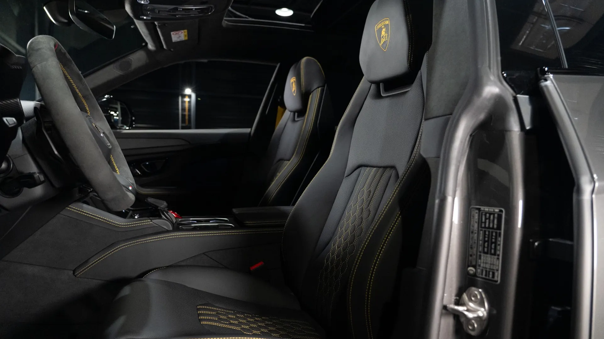 Lamborghini Urus — photo 11