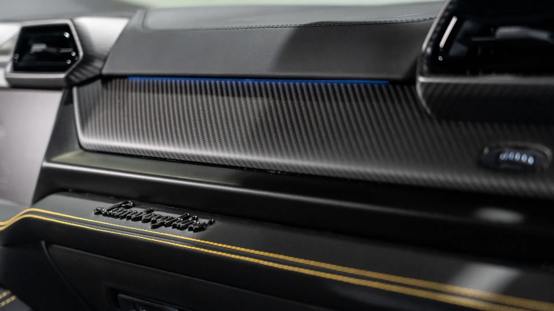 Lamborghini Urus — photo 16