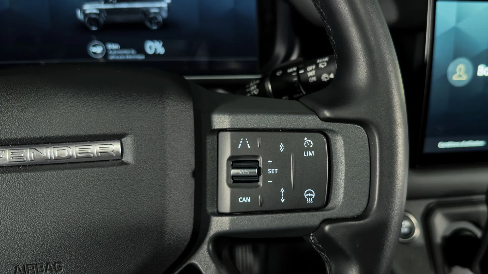 Land Rover Defender — photo 15