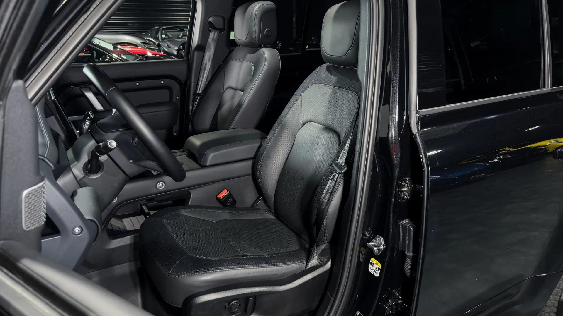 Land Rover Defender — photo 11