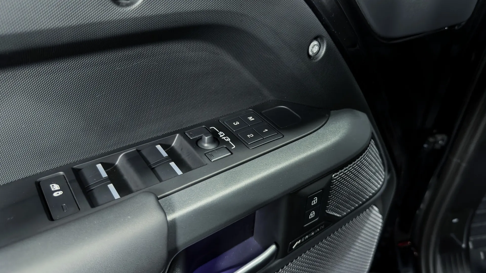 Land Rover Defender — photo 23