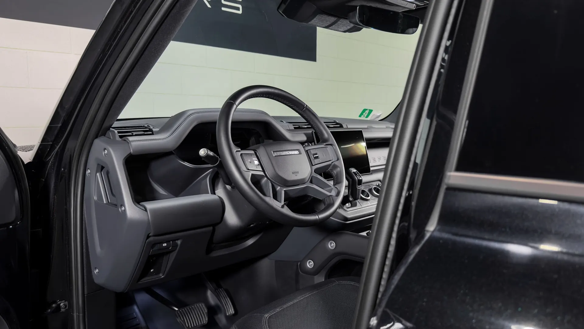 Land Rover Defender — photo 25