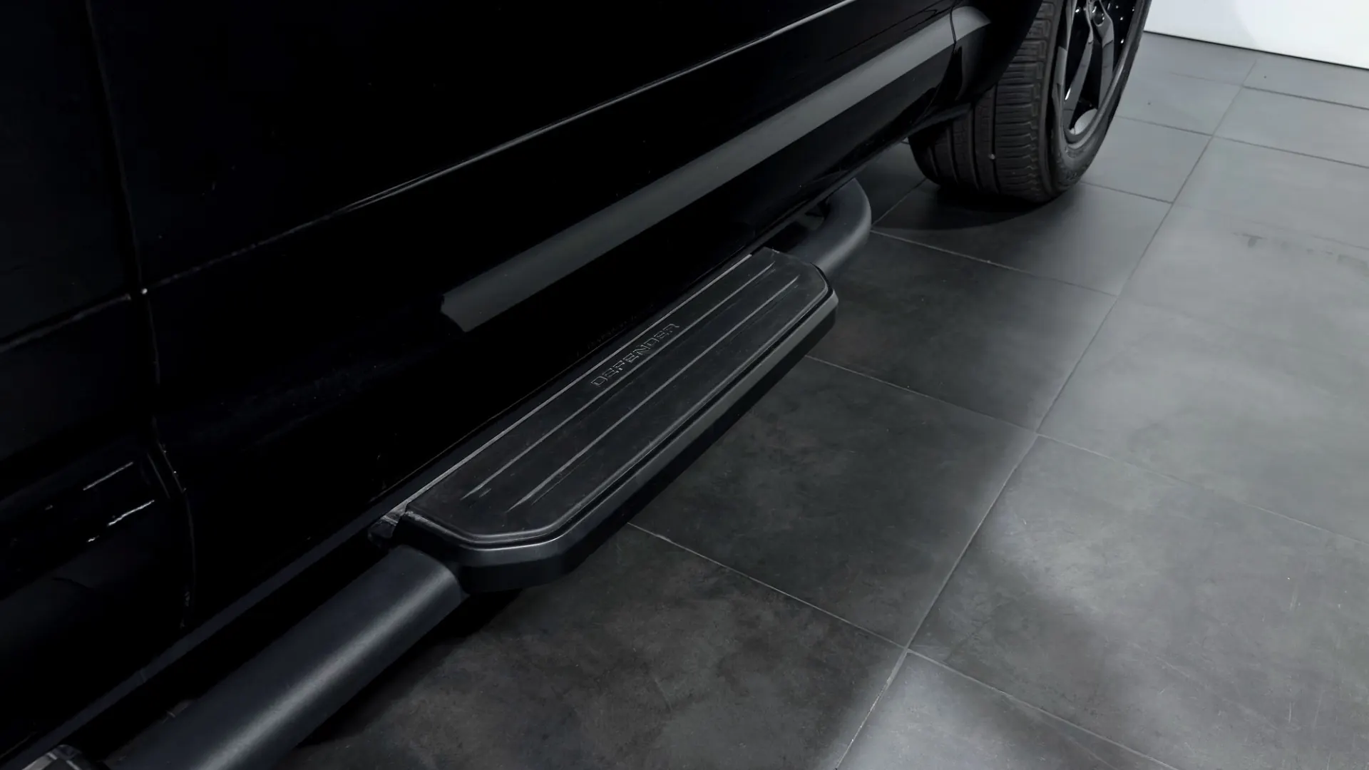 Land Rover Defender — photo 6
