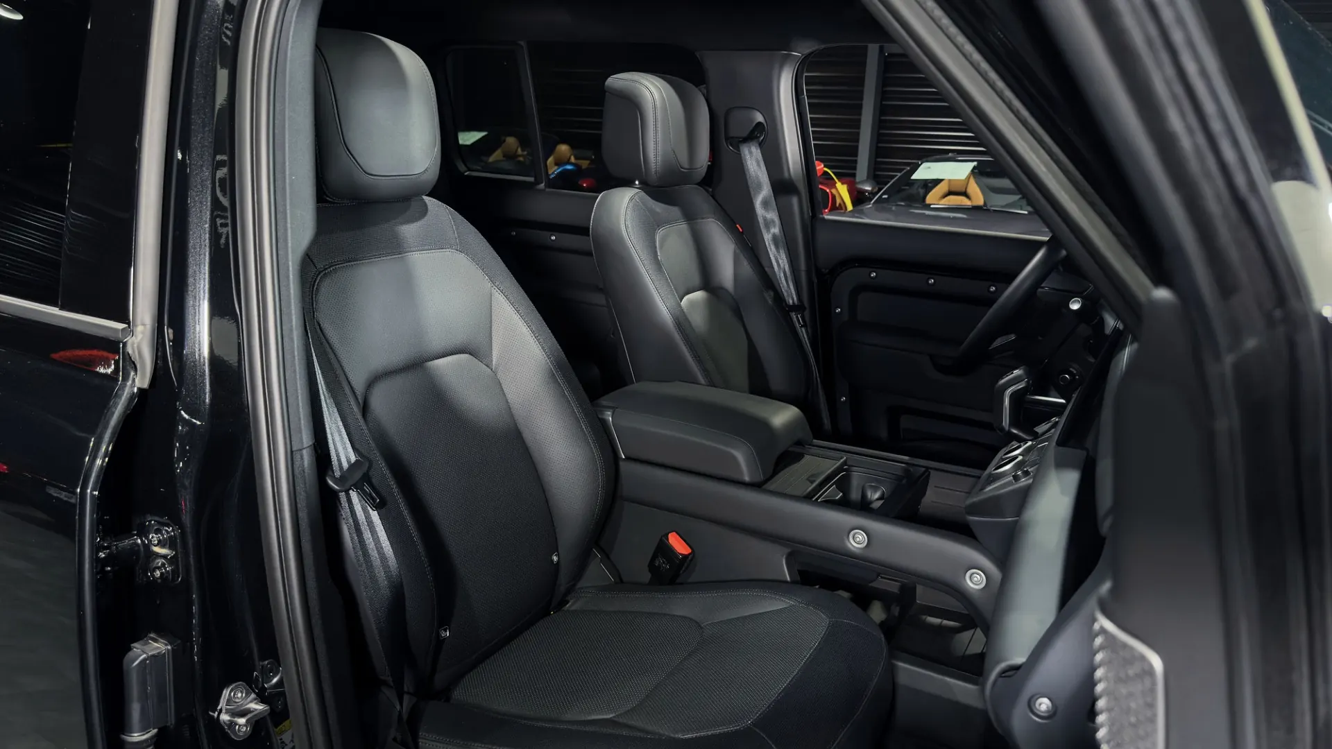 Land Rover Defender — photo 10