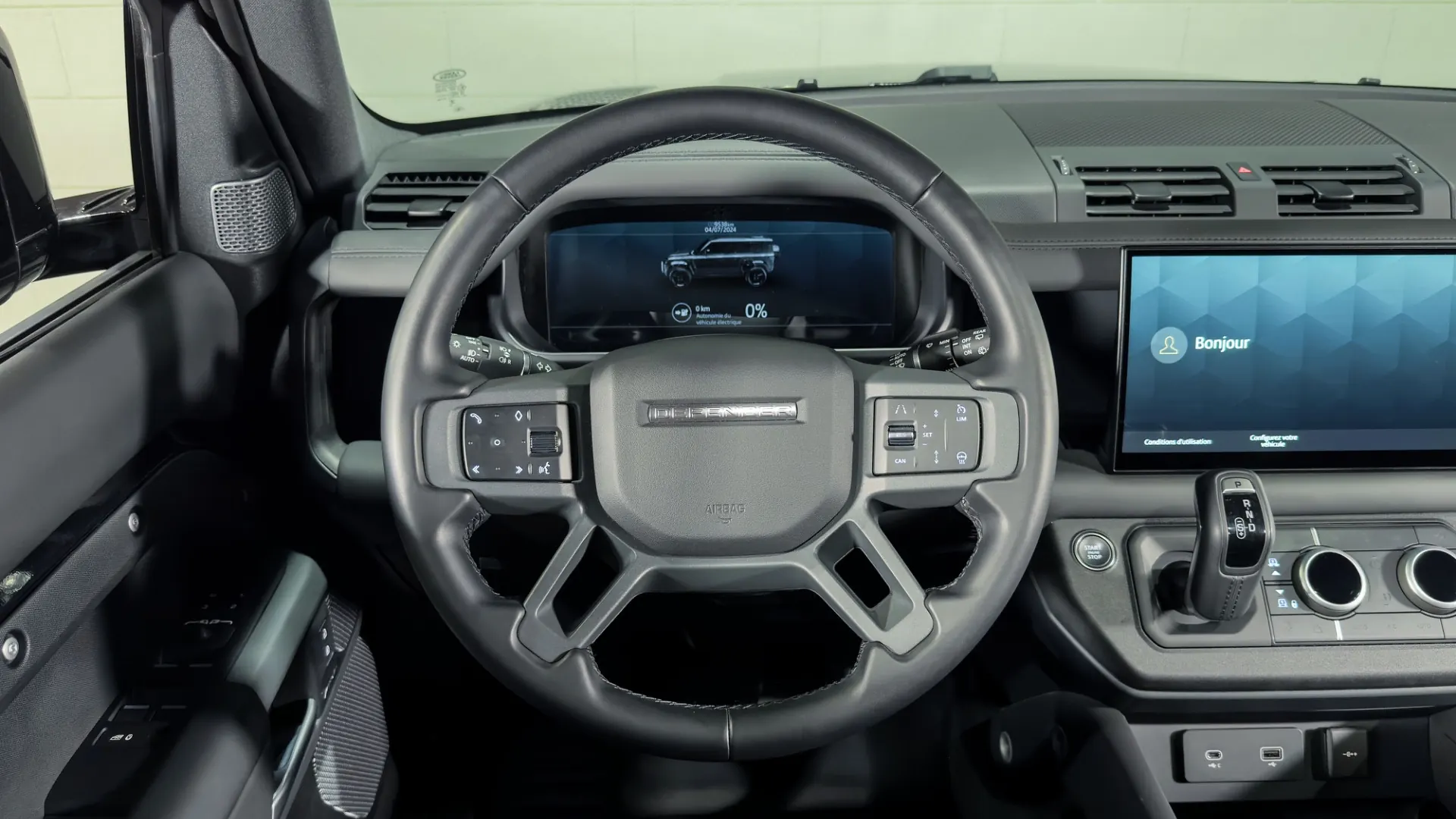 Land Rover Defender — photo 14