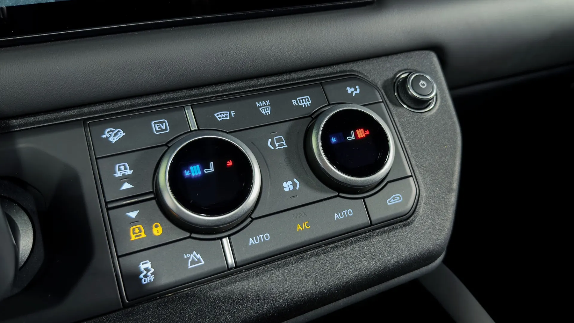 Land Rover Defender — photo 20
