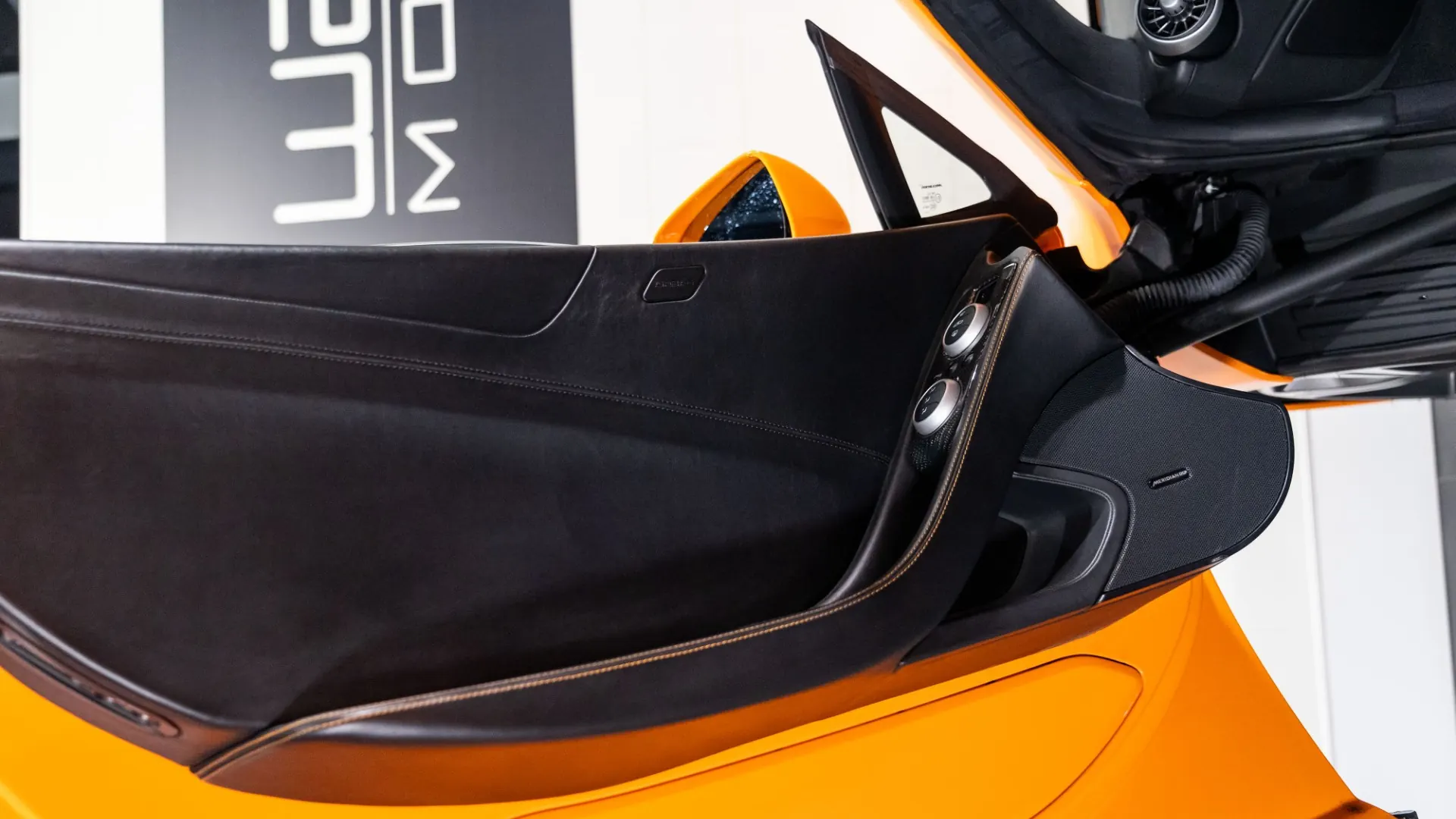 McLaren MP4-12C — photo 25