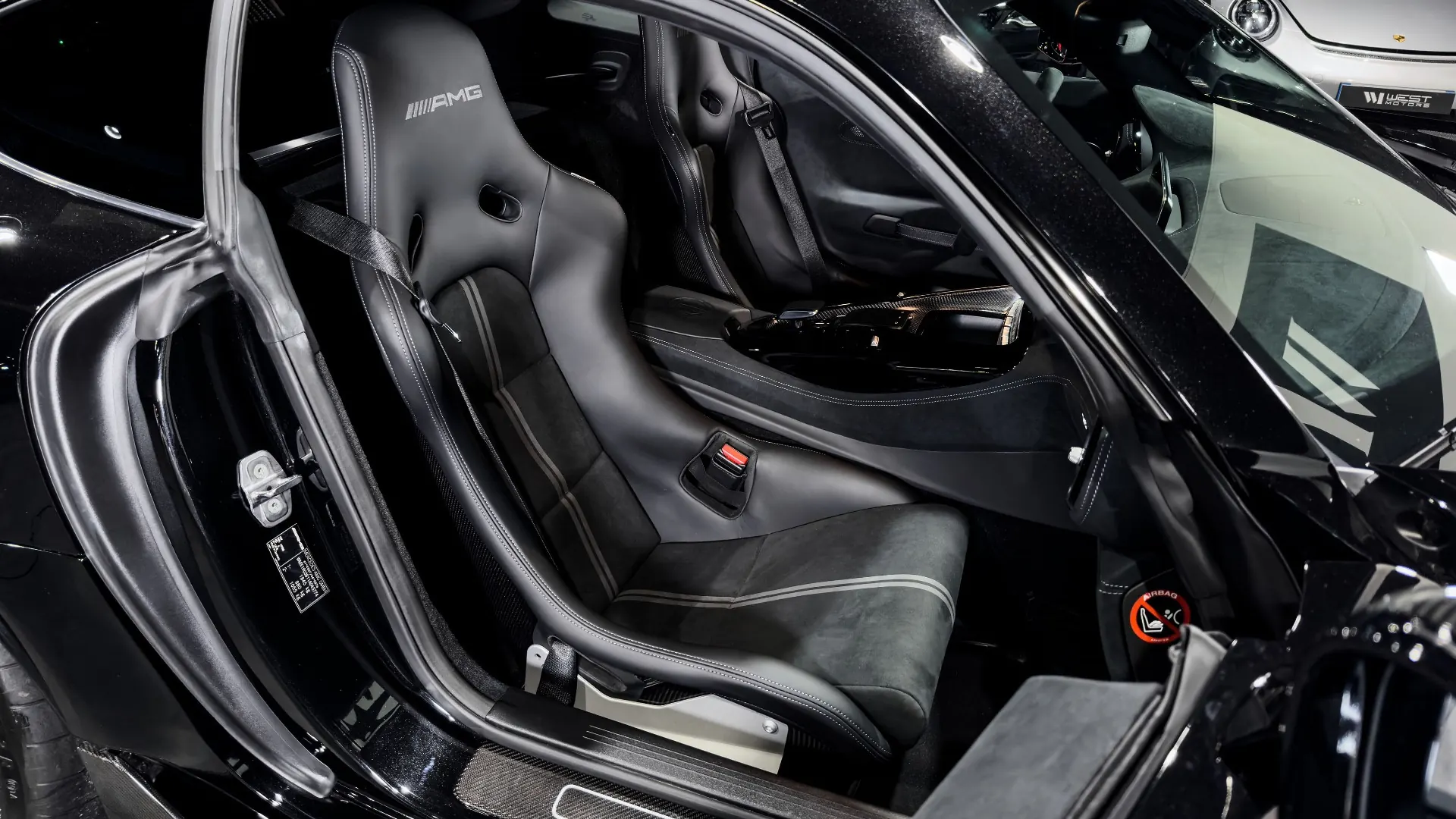 Mercedes-AMG GT — photo 17