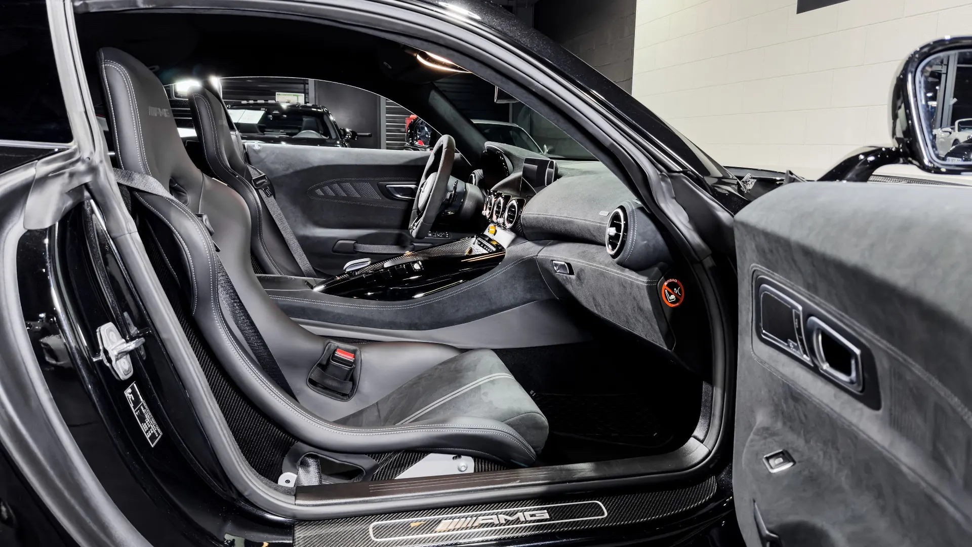 Mercedes-AMG GT — photo 15