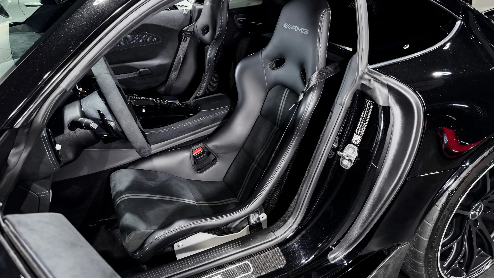 Mercedes-AMG GT — photo 18