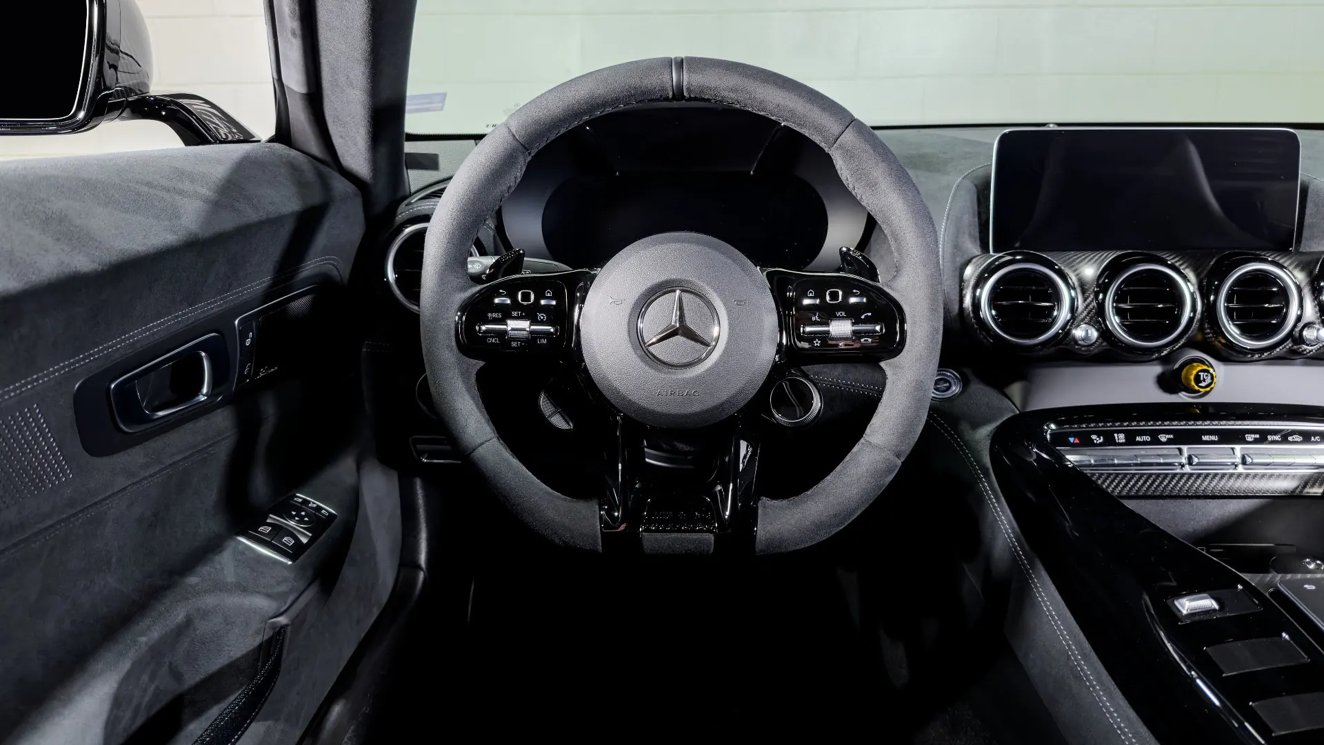 Mercedes-AMG GT — photo 21