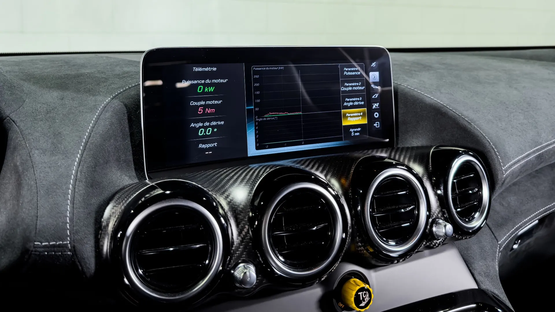 Mercedes-Benz AMG GT — photo 27