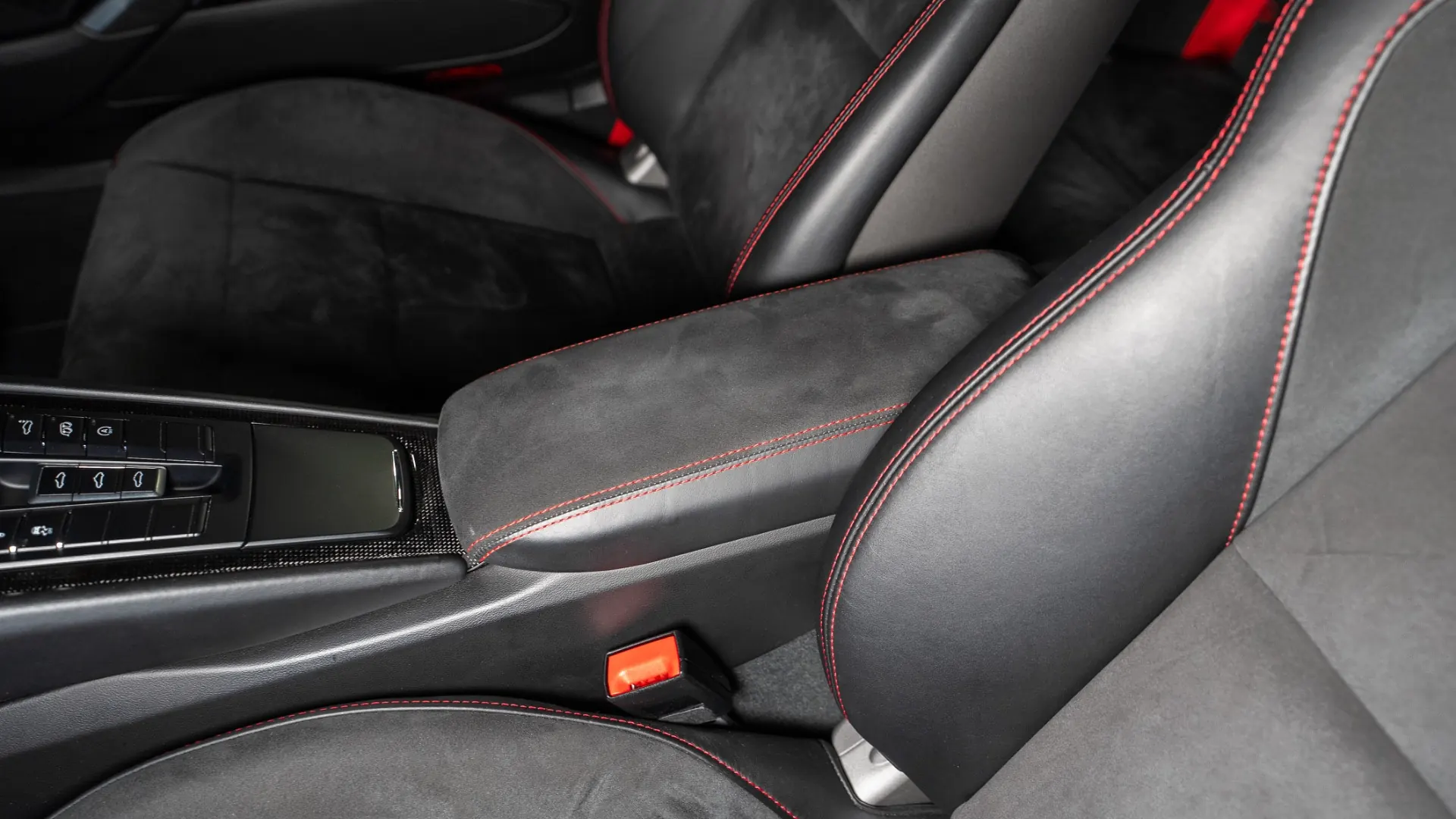 Porsche 911 — photo 26