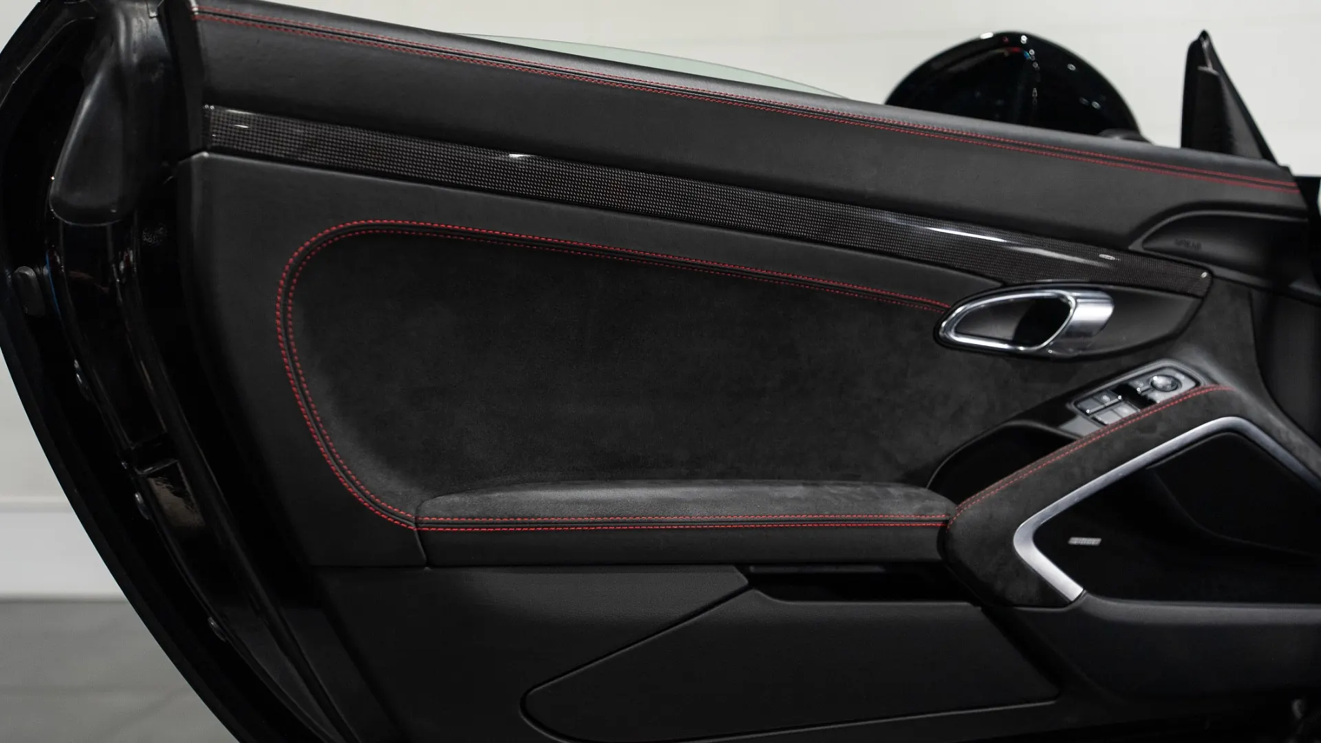 Porsche 911 — photo 27