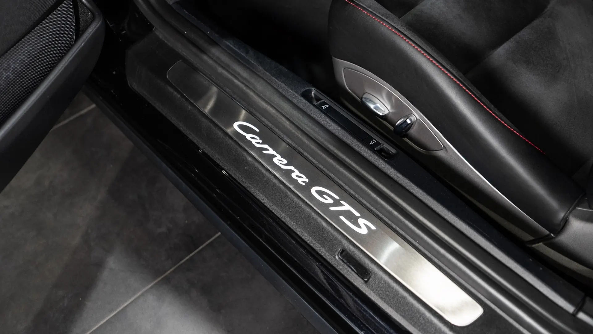 Porsche 911 — photo 30