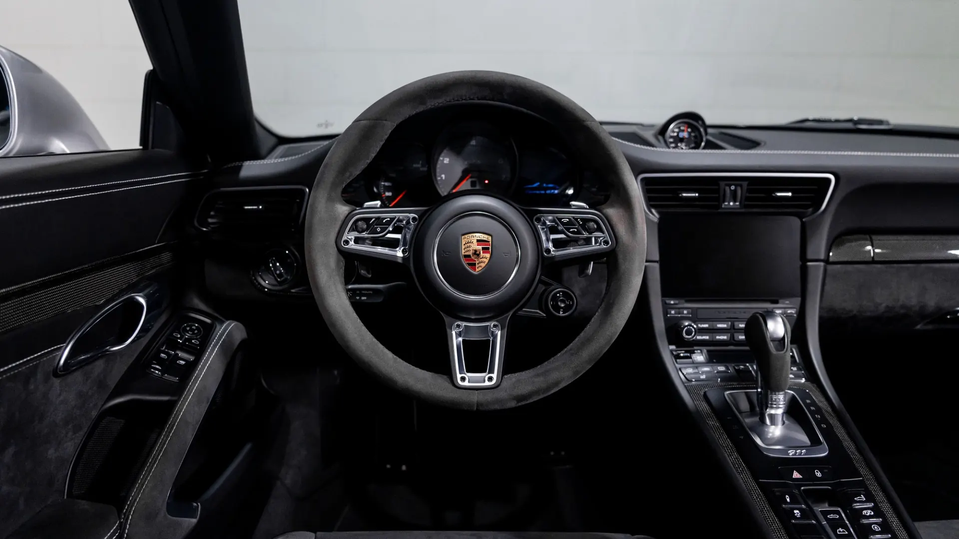 Porsche 911 — photo 17