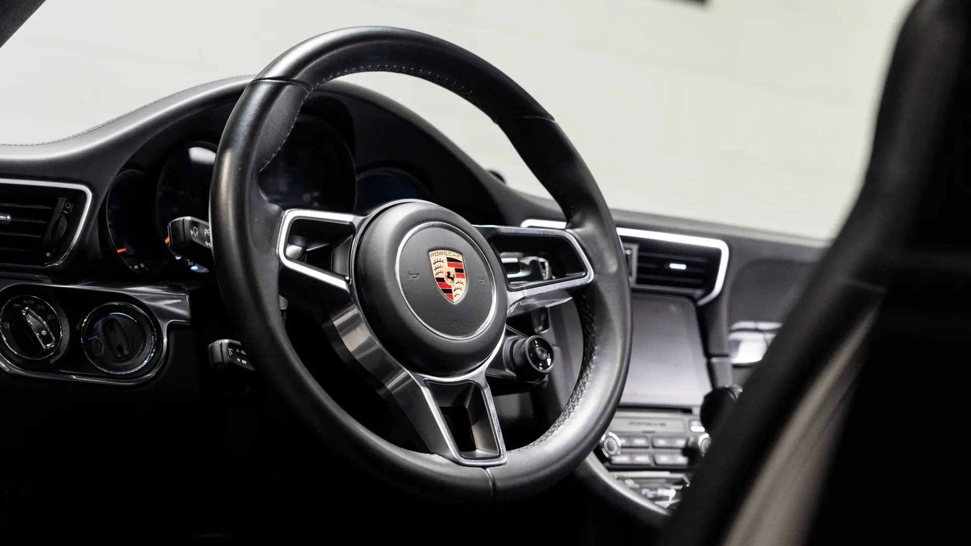 Porsche 911 — photo 26