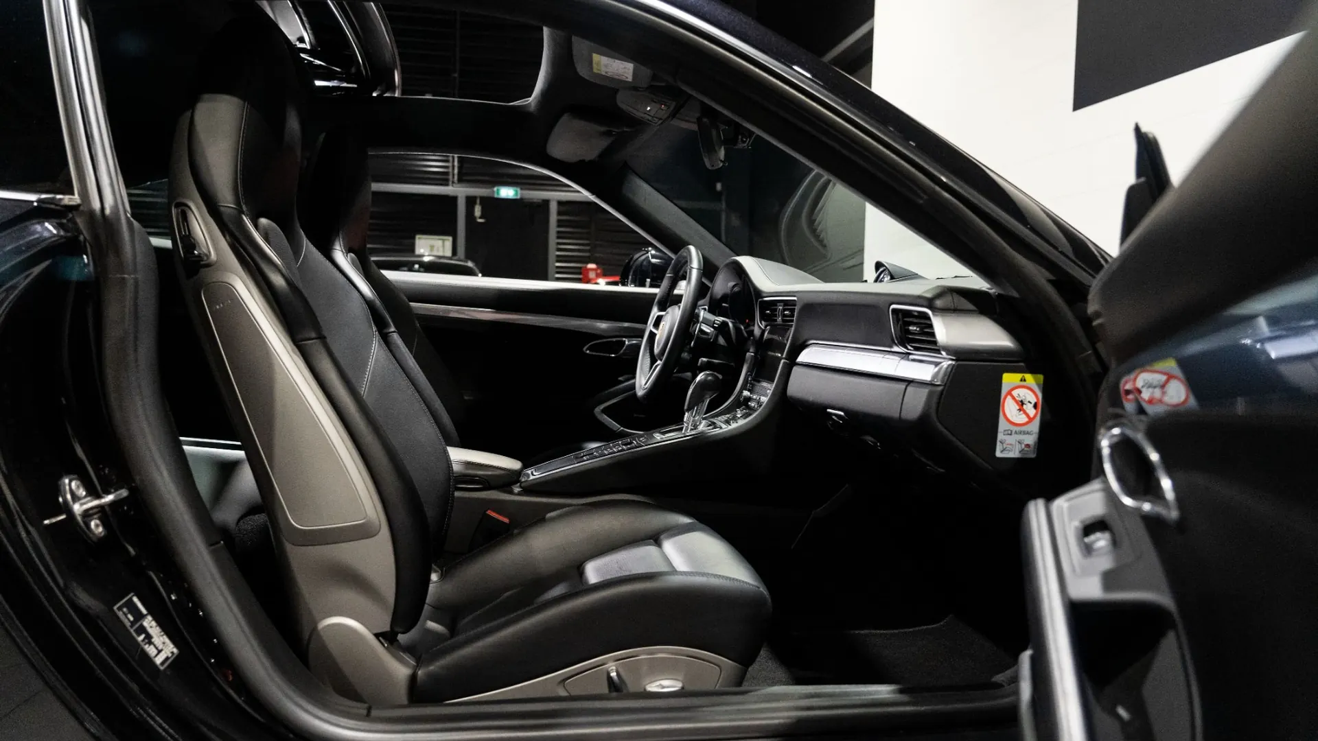 Porsche 911 — photo 8