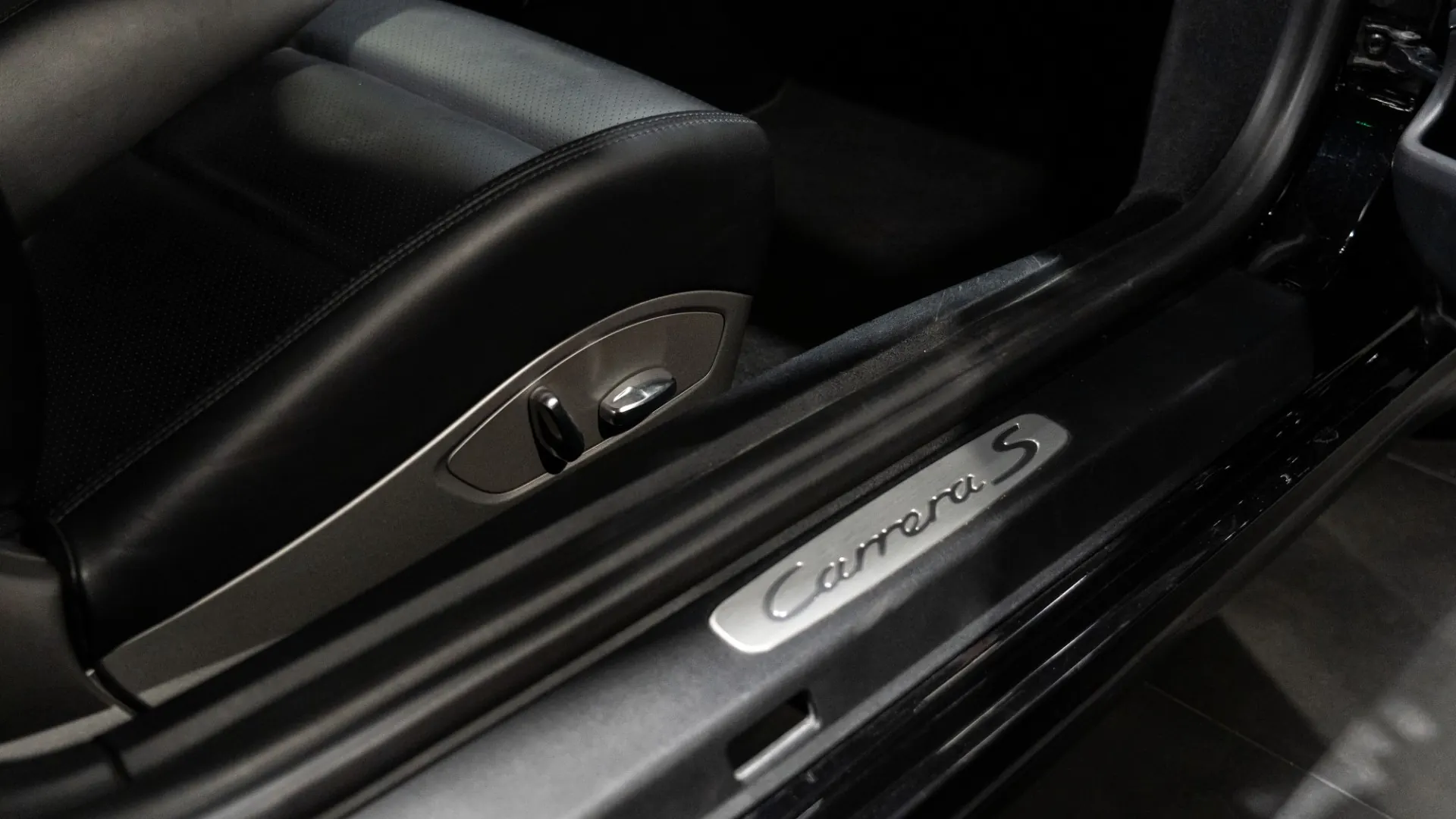 Porsche 911 — photo 25