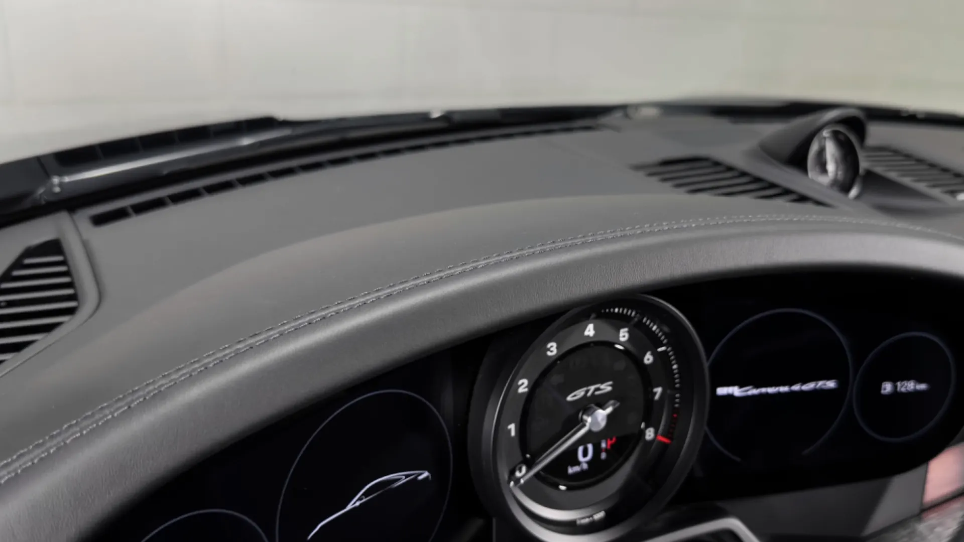 Porsche 911 — photo 16