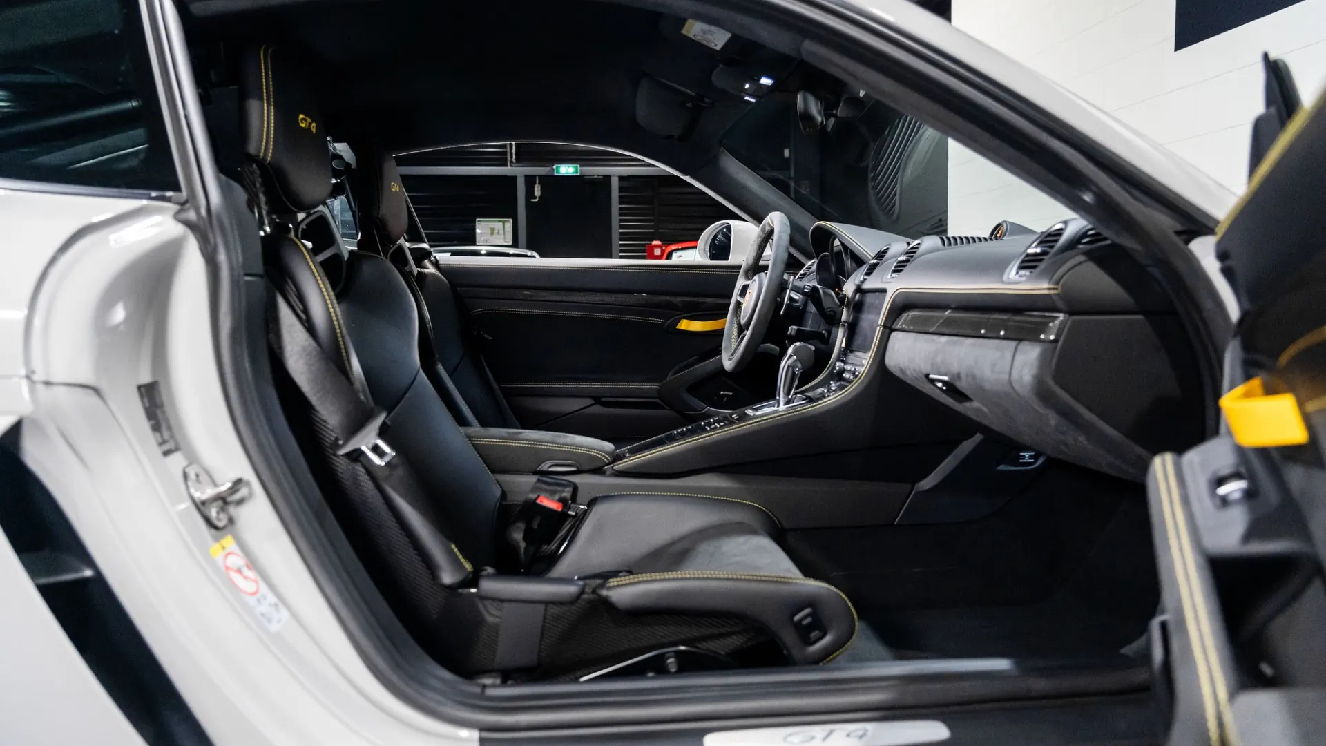 Porsche 718 — photo 8