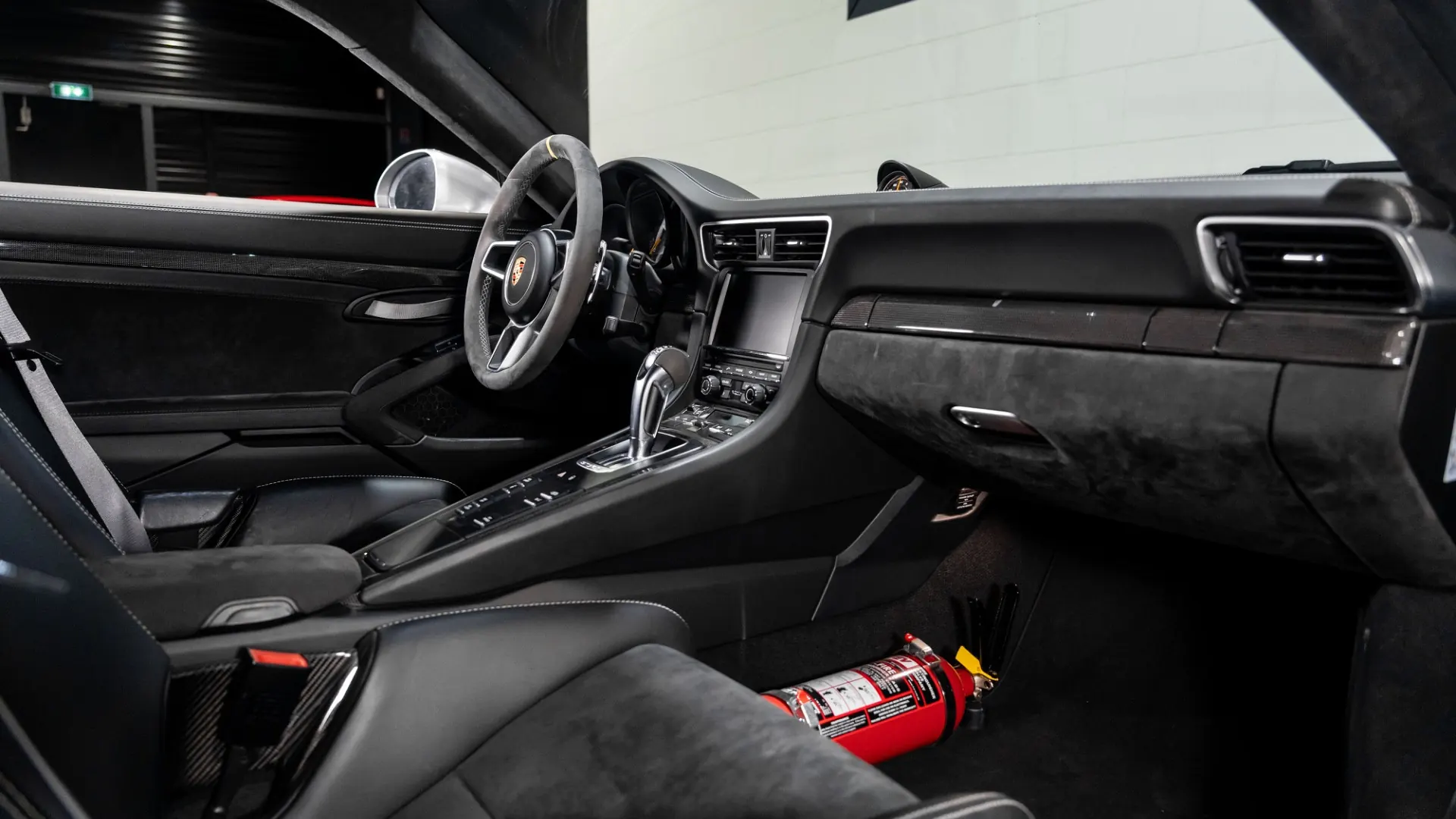 Porsche 911 — photo 15