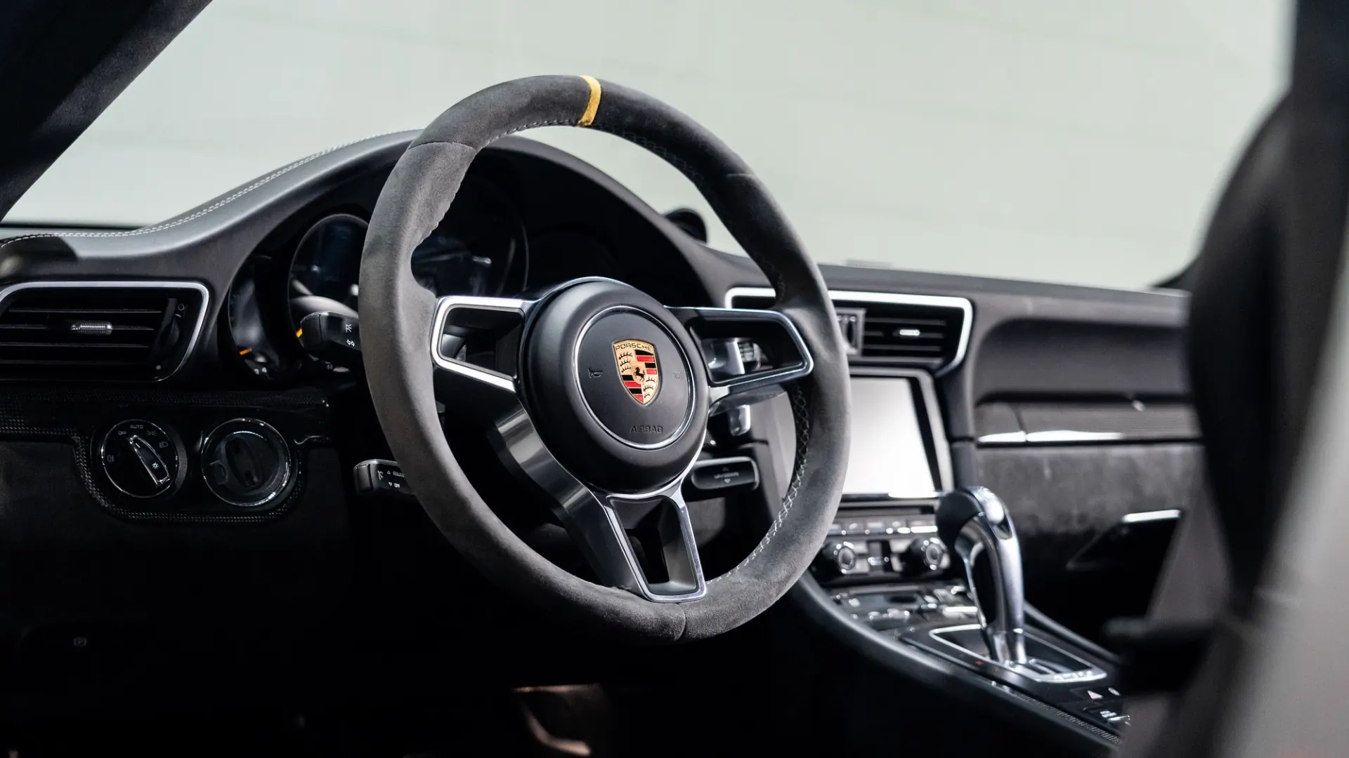 Porsche 911 — photo 27