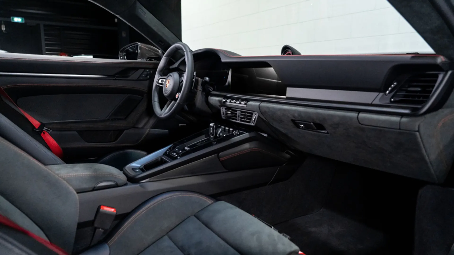 Porsche 911 — photo 18