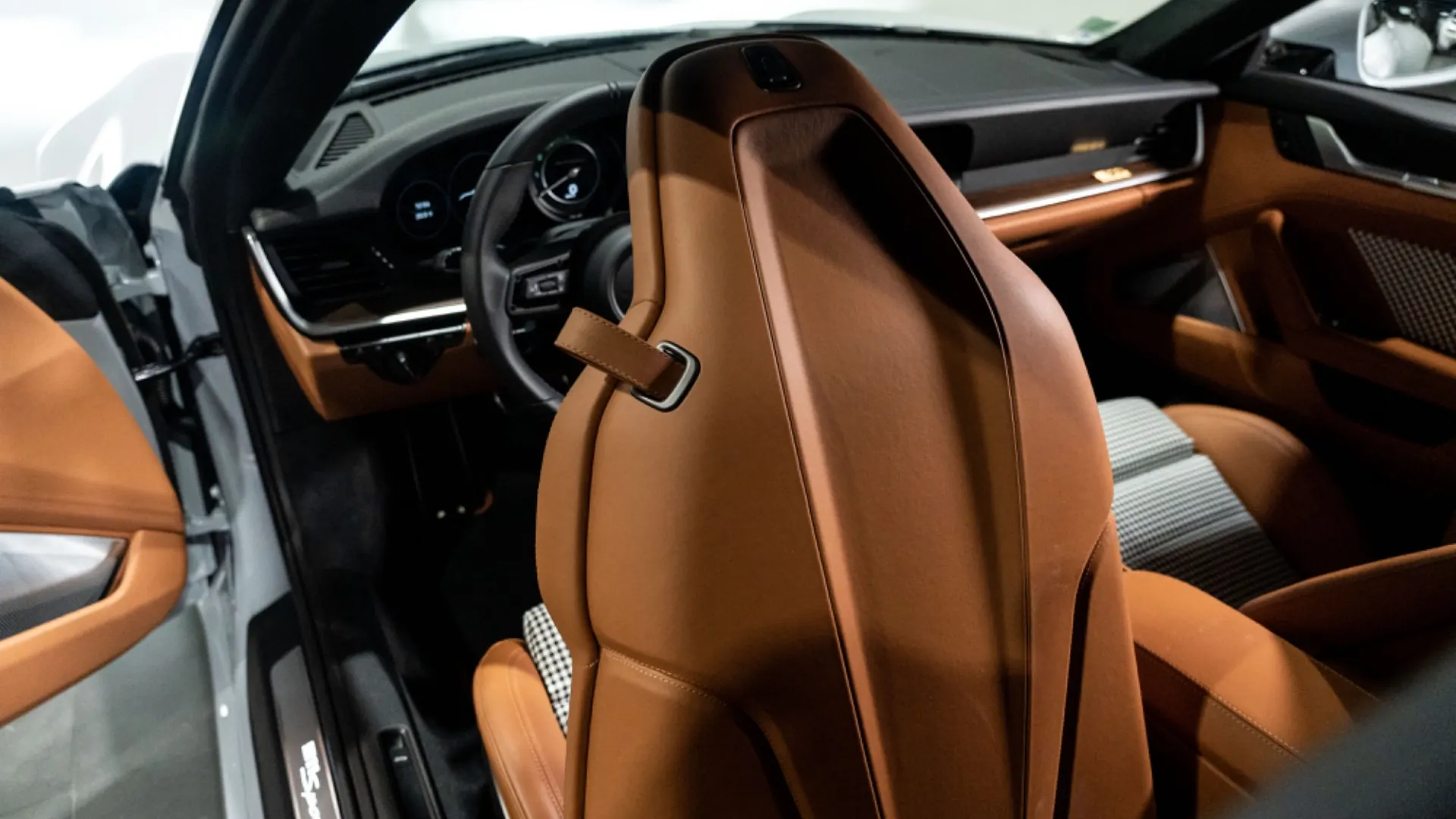 Porsche 911 — photo 14