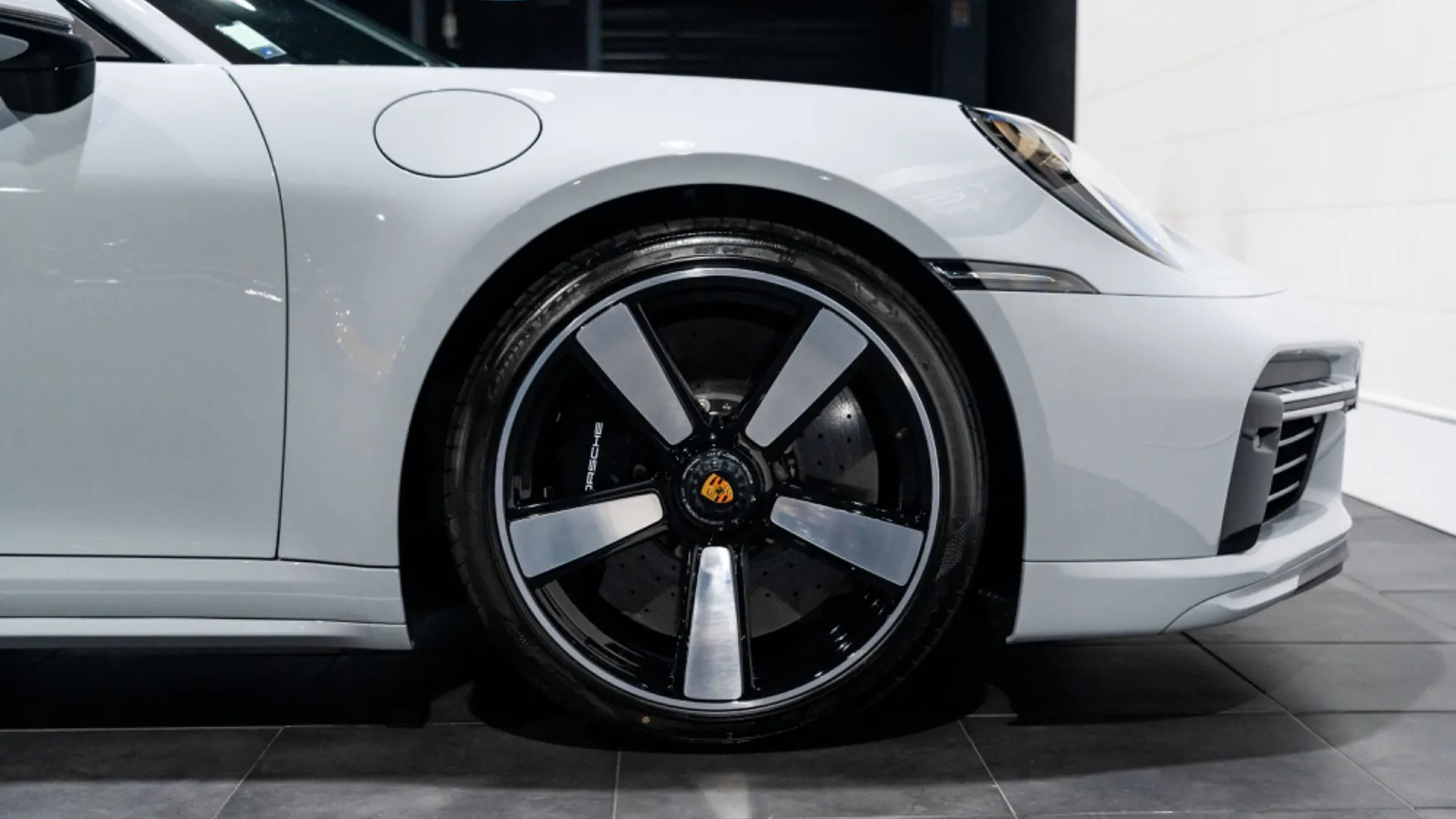 Porsche 911 — photo 9