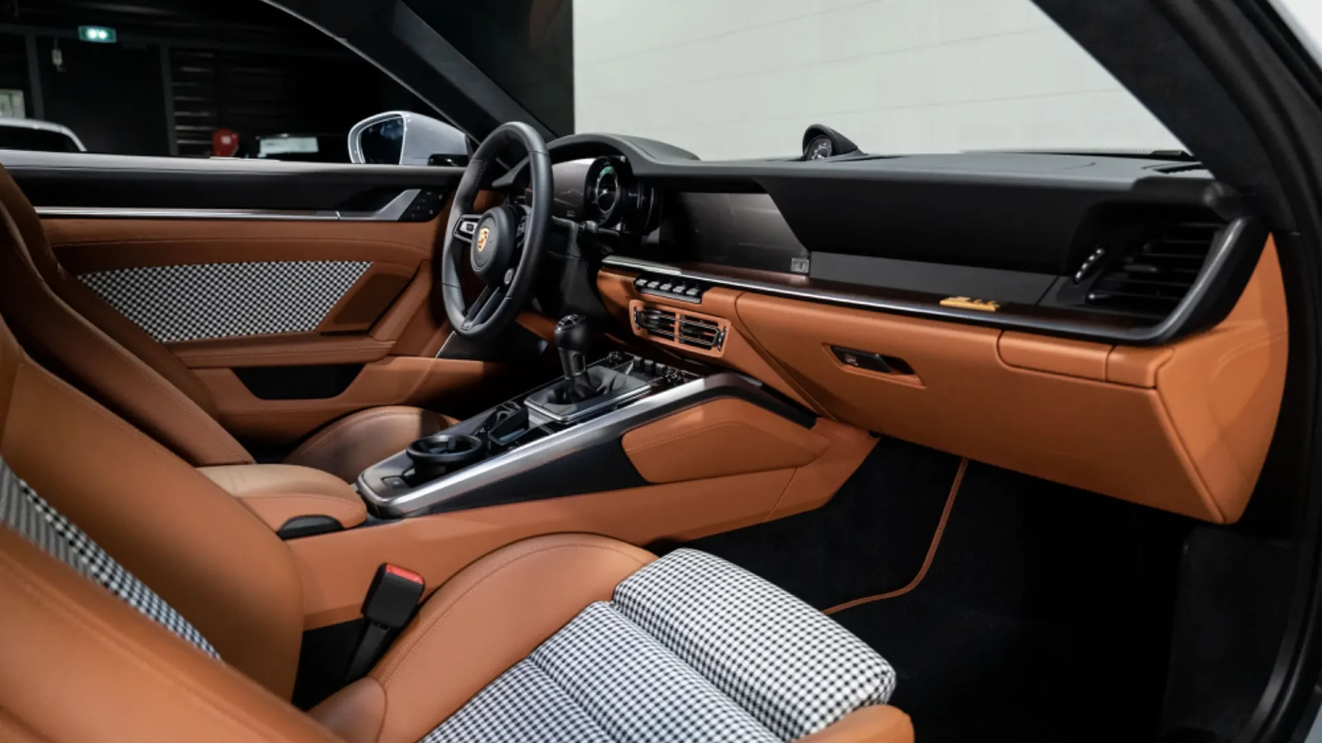 Porsche 911 — photo 18