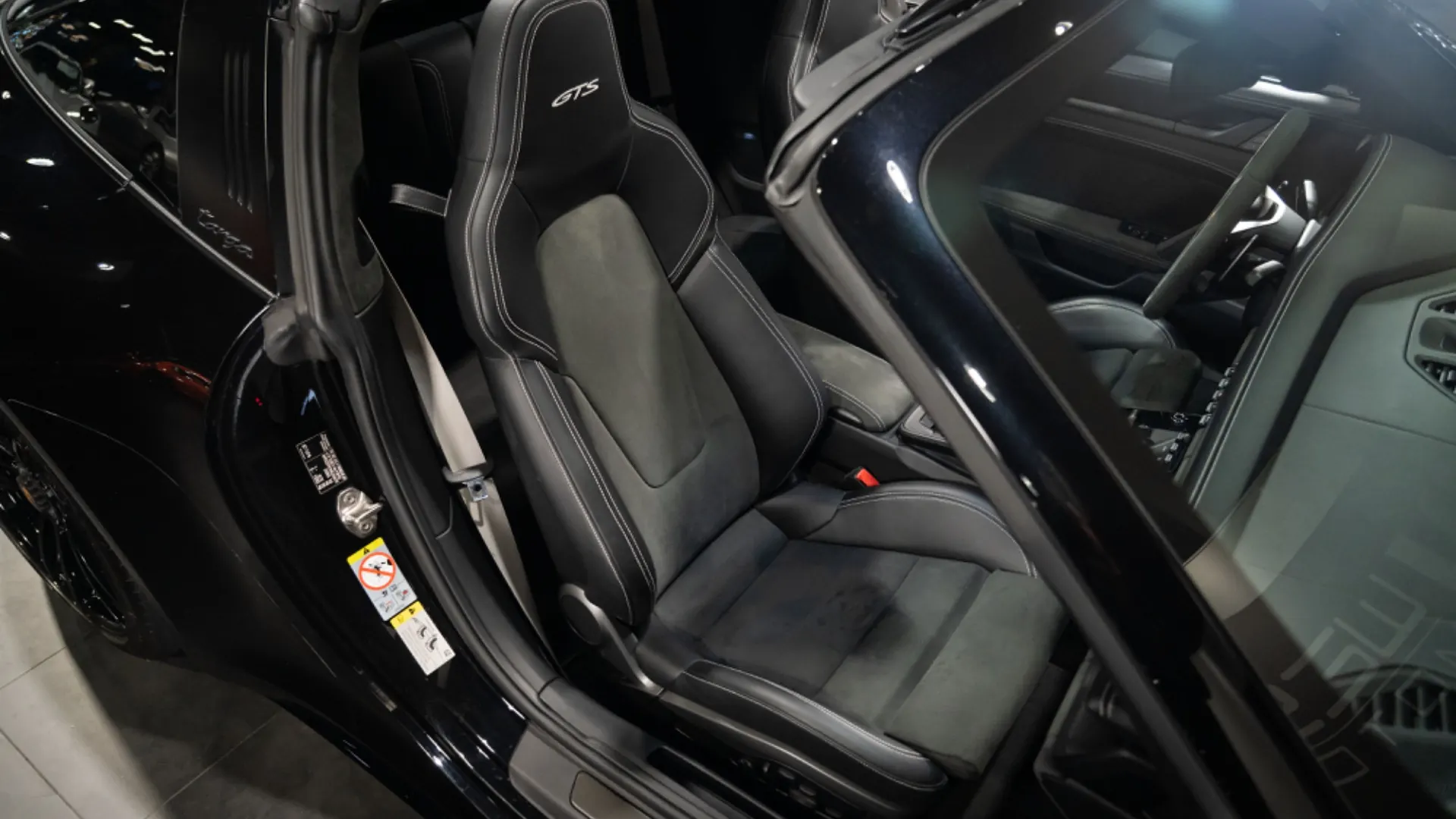 Porsche 911 — photo 12