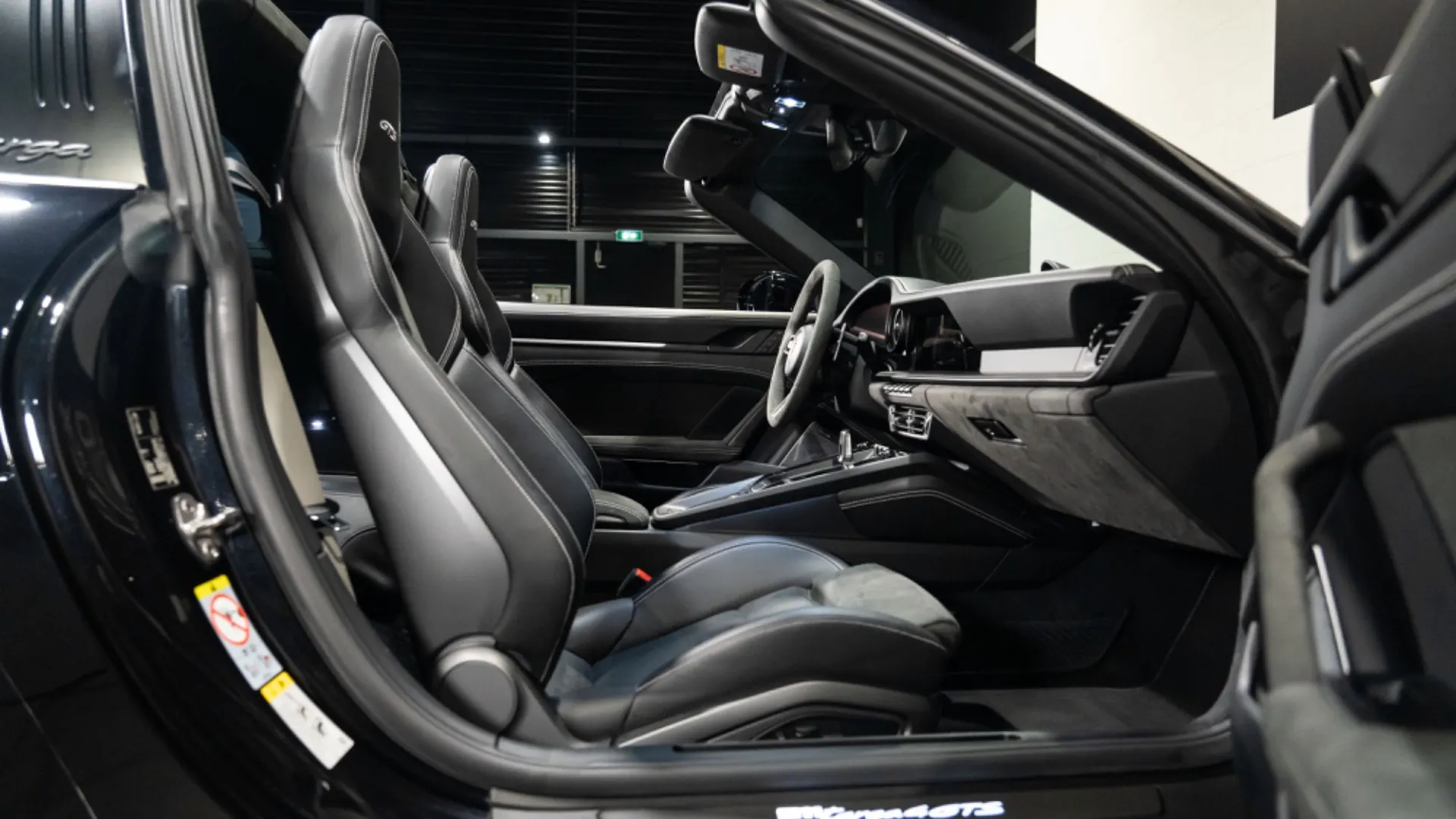 Porsche 911 — photo 11