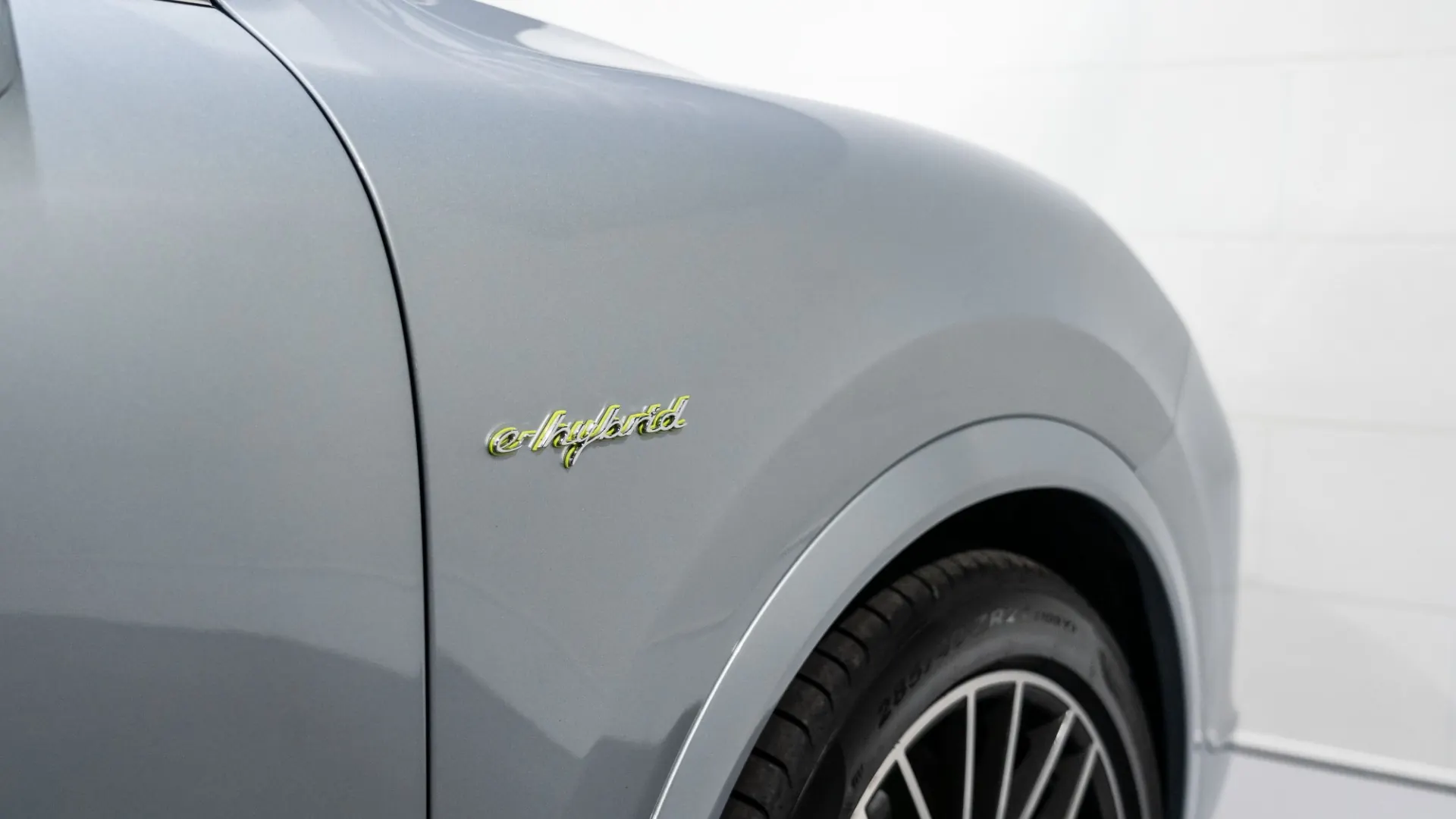 Porsche Cayenne — photo 5