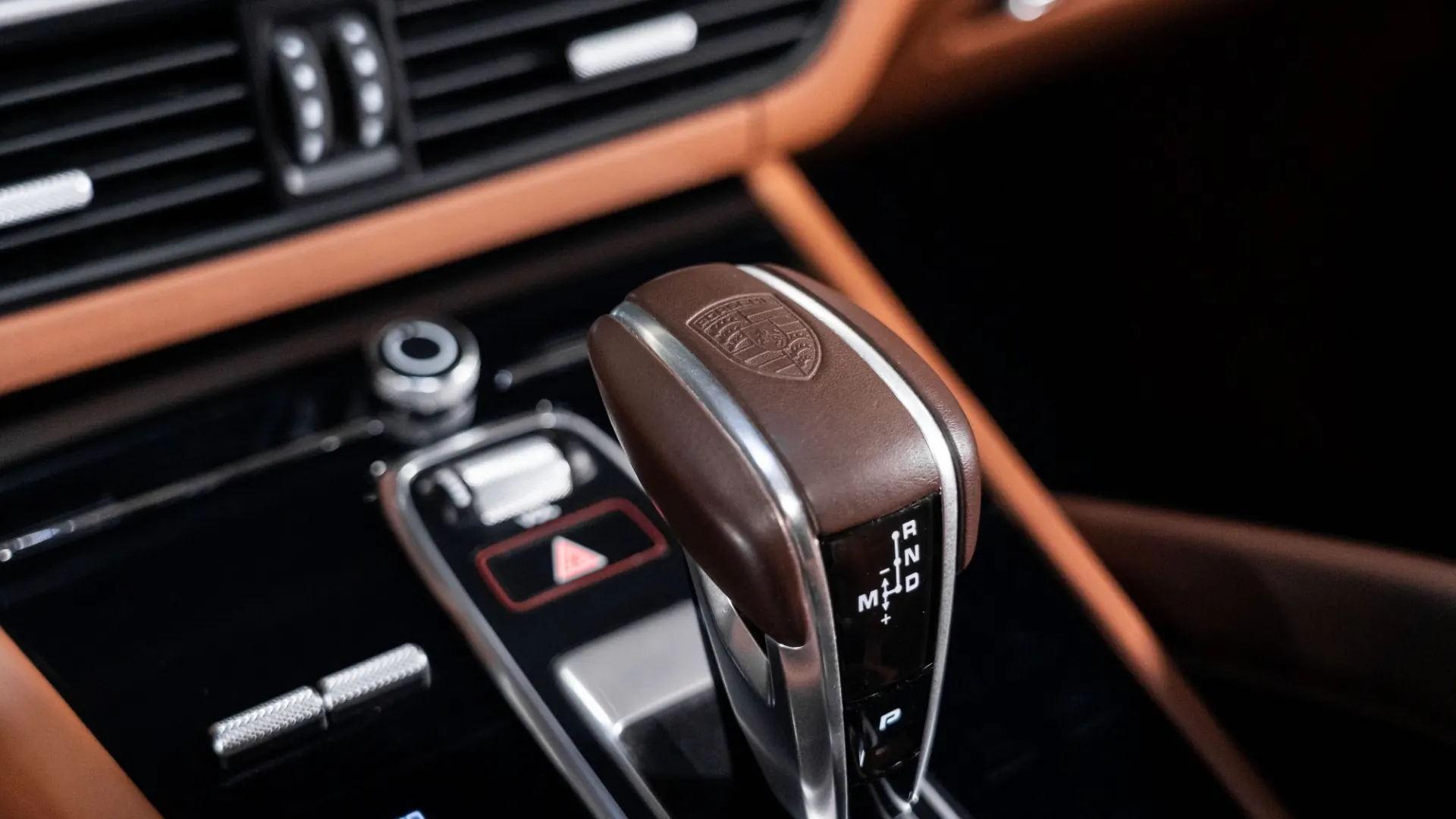 Porsche Cayenne — photo 24