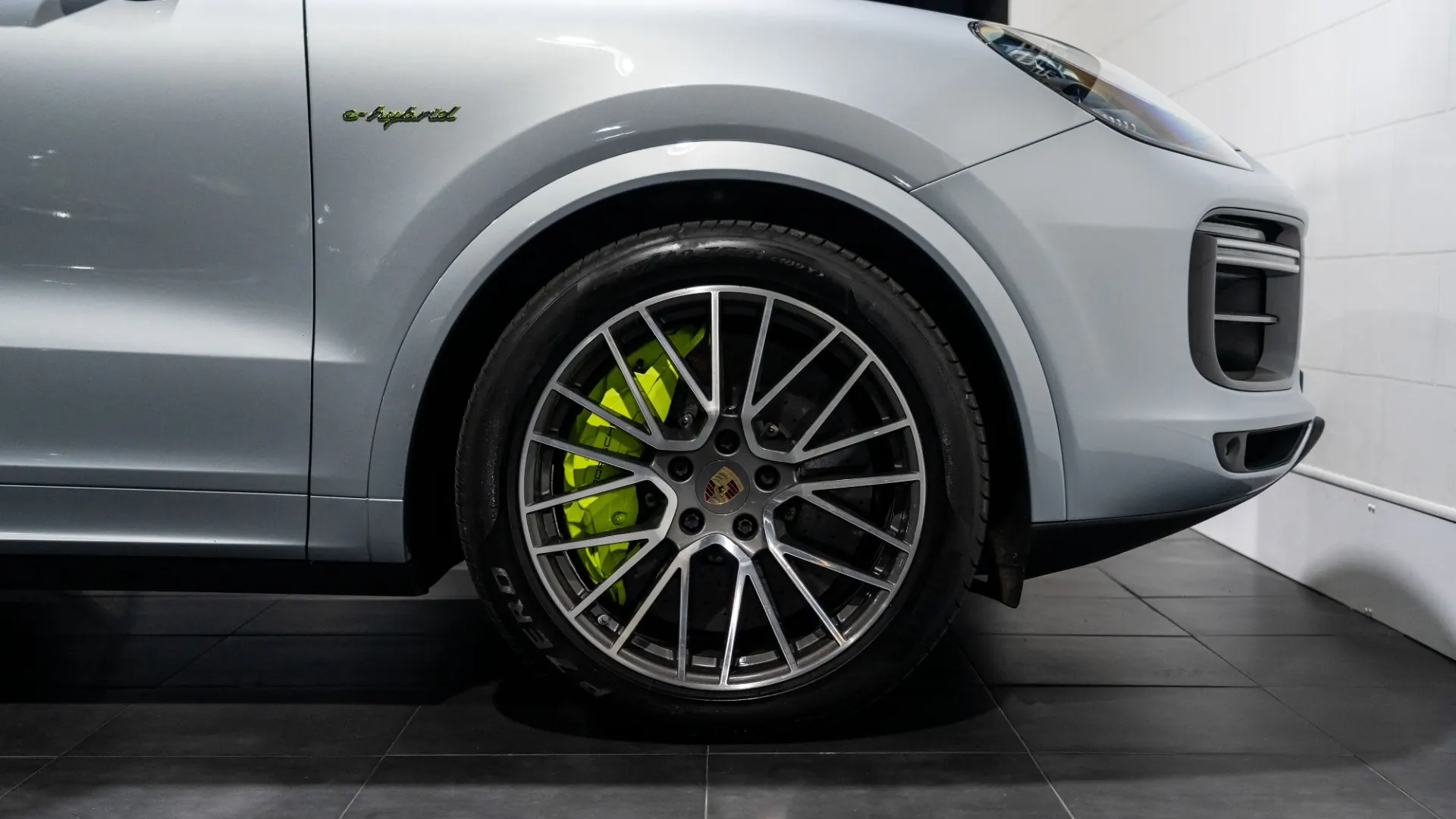 Porsche Cayenne — photo 6