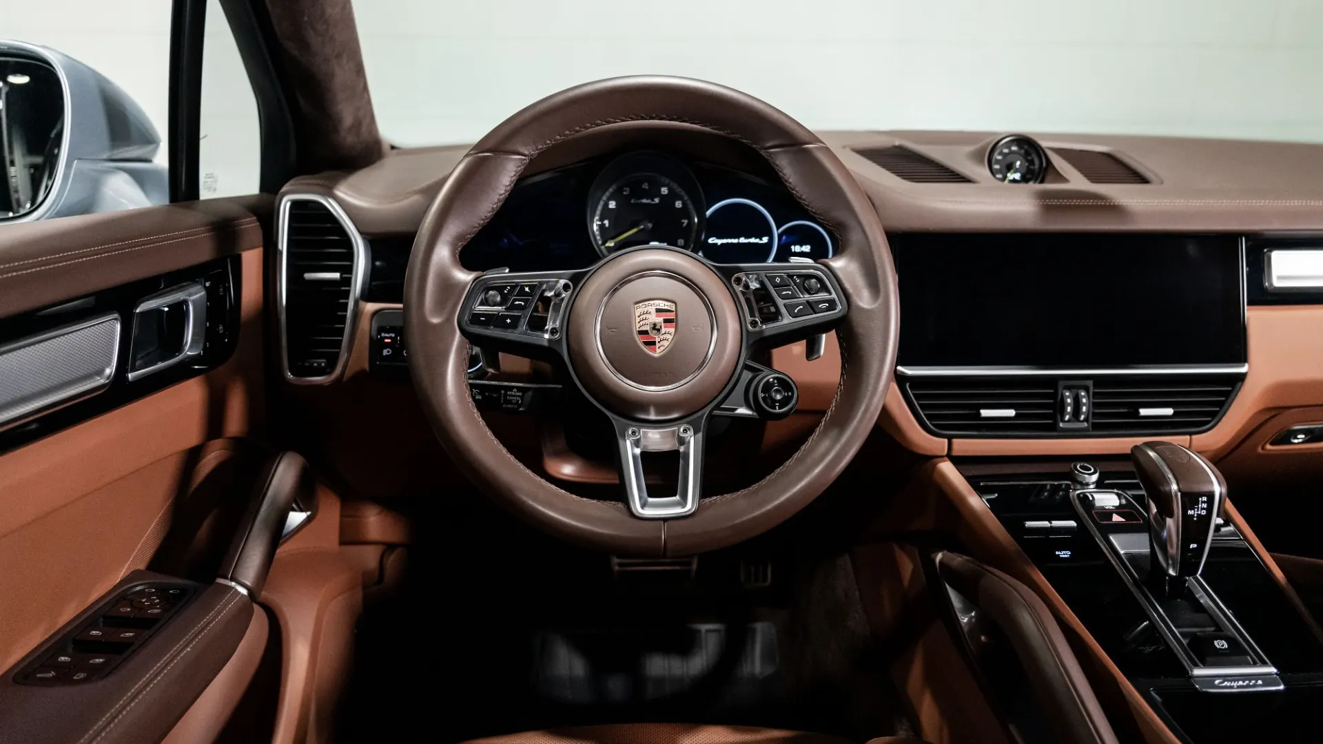 Porsche Cayenne — photo 11